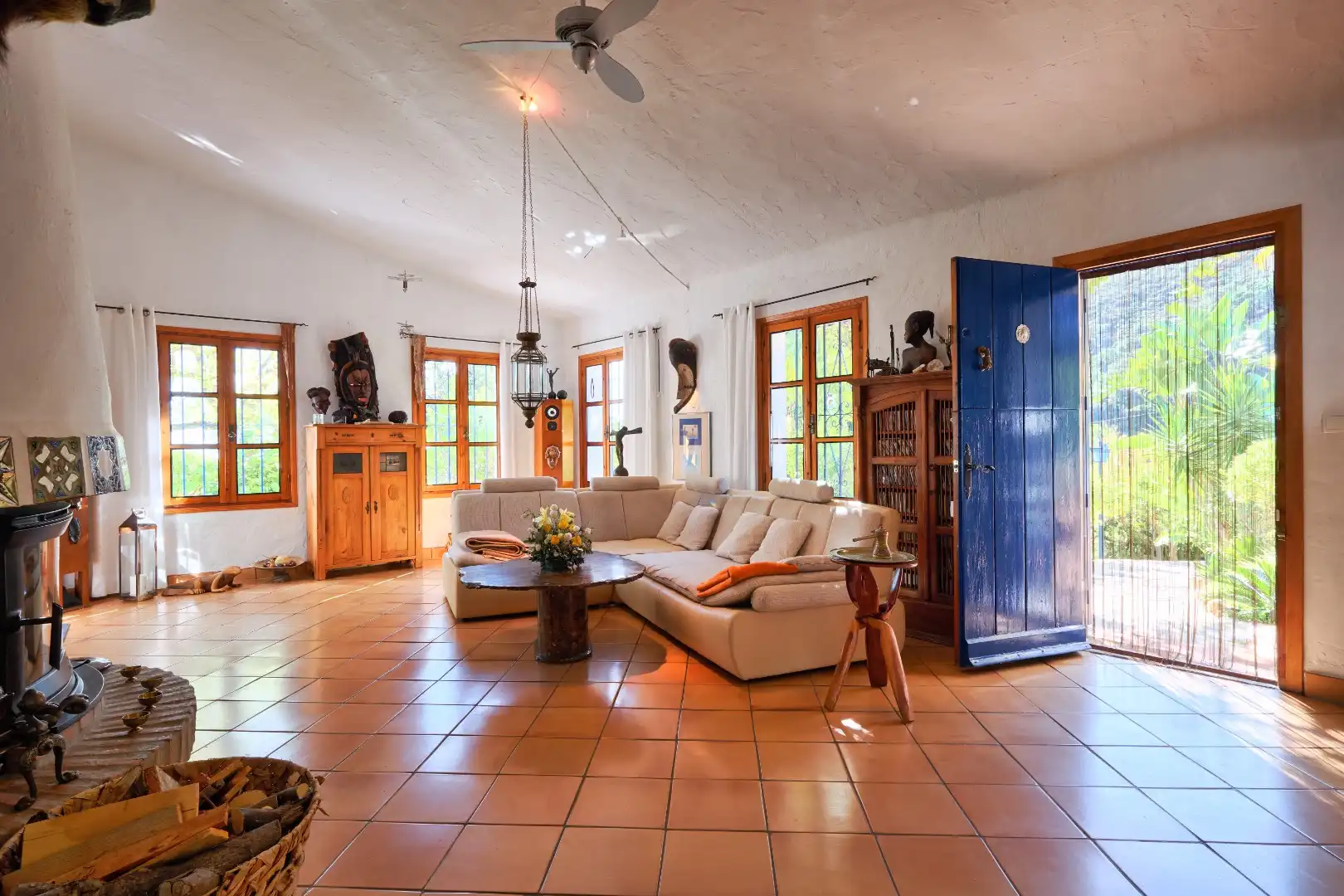 Finca dicht bij de Sierra Bermeja berg.  foto 5