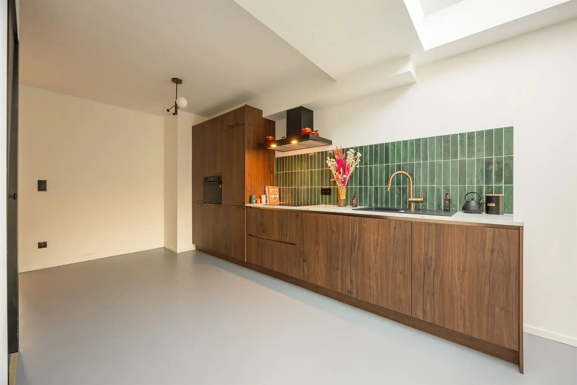 Gerenoveerde woning met drie slaapkamers en tuin foto 4