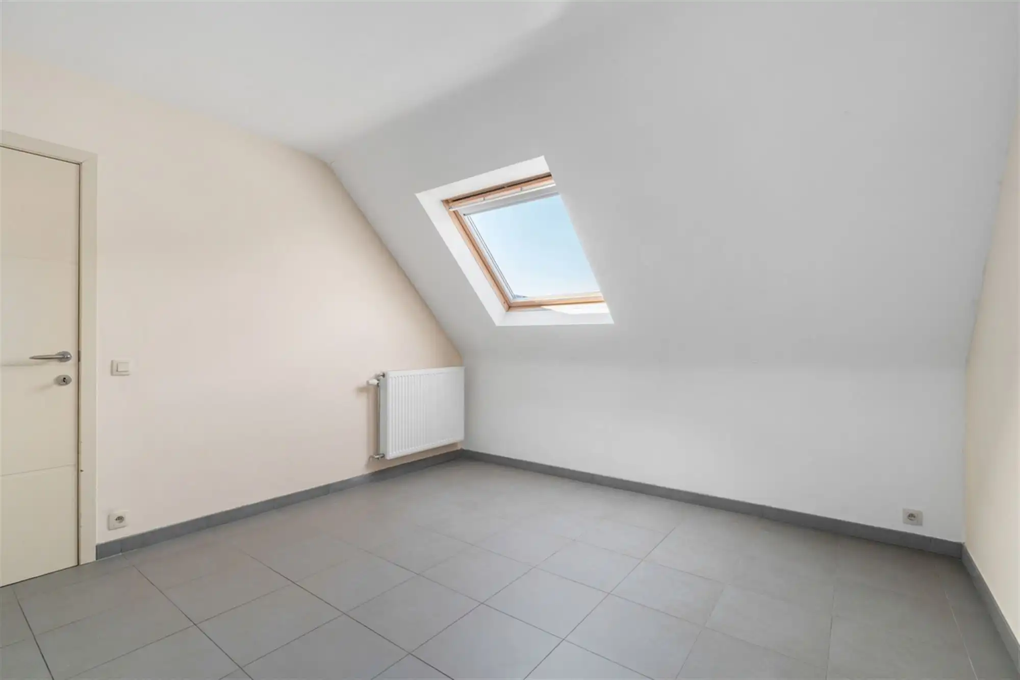 Mooi DORPS-APPARTEMENT met 2 slaapkamers, terras & zolder foto 12