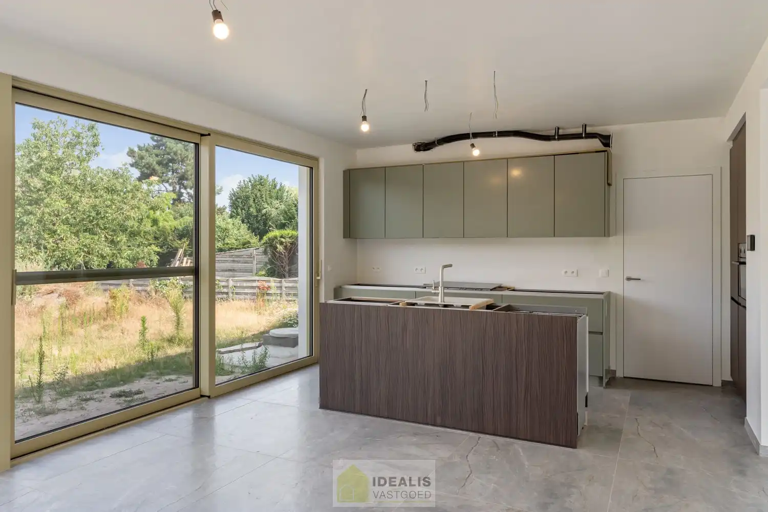 Schitterend volledig vernieuwde woning met 3 ruime slaapkamers foto 19
