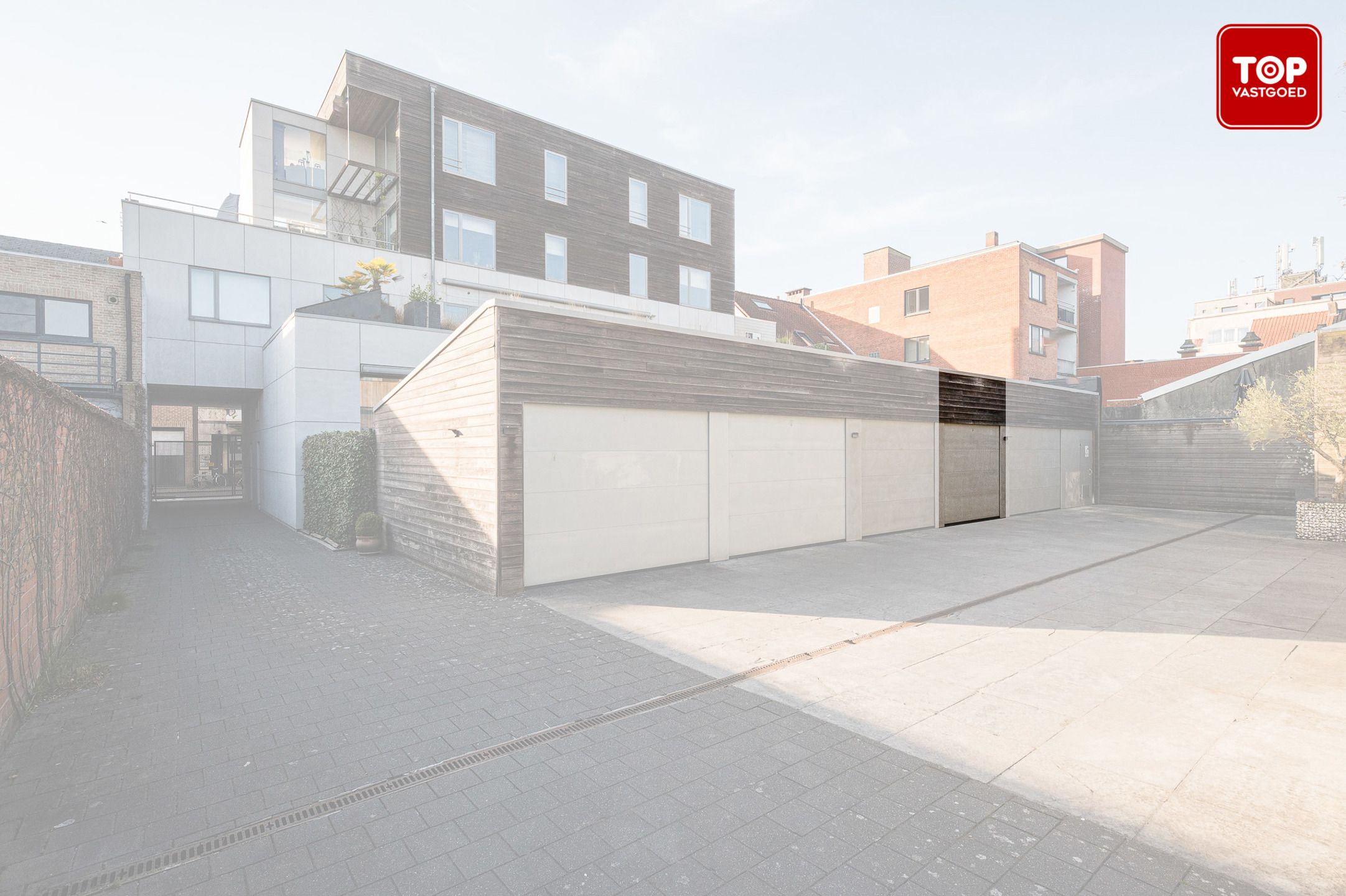 Garagebox op een gunstige locatie in een afgesloten modern complex  foto 2