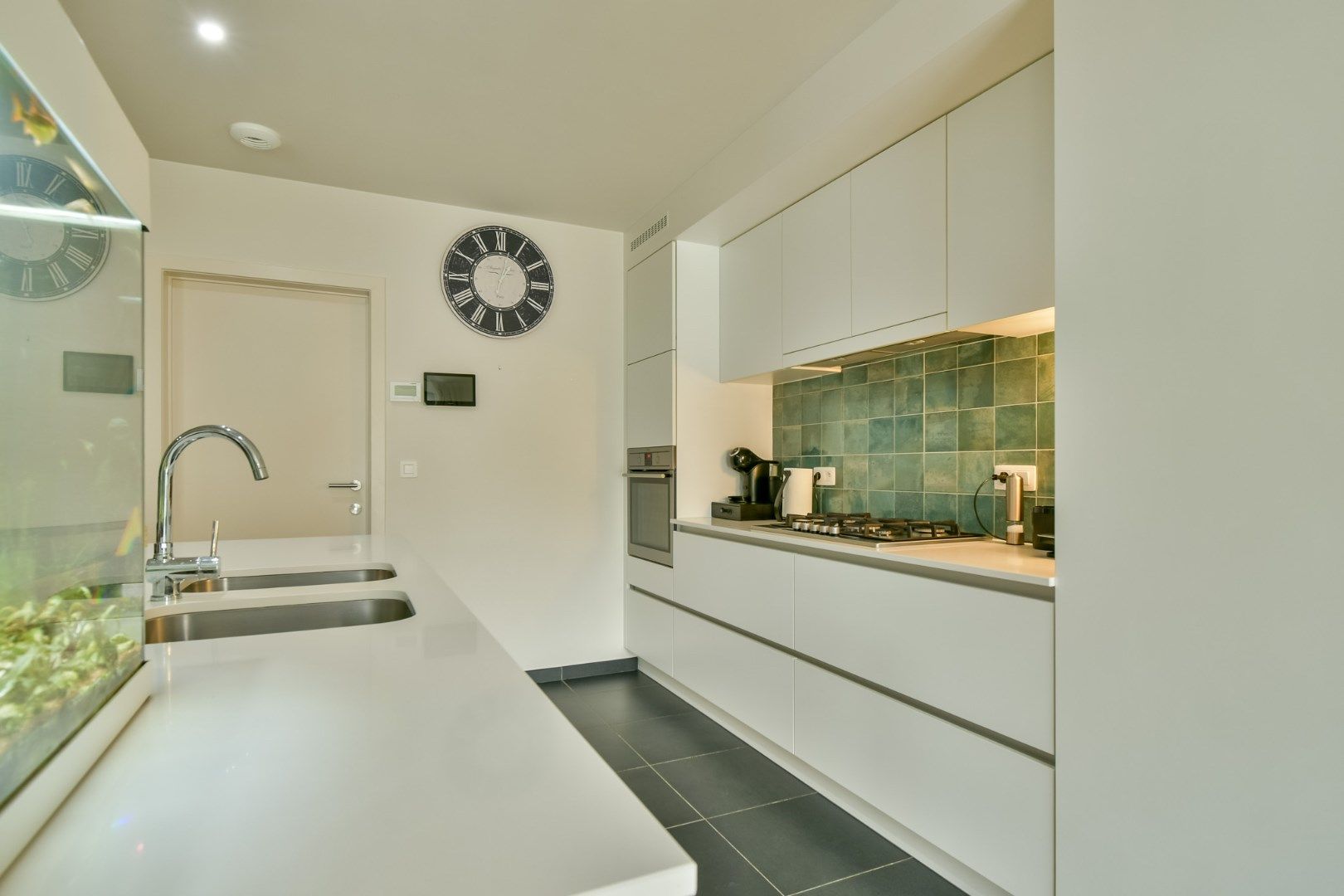 Instapklare woning in een residentiële wijk! foto 8