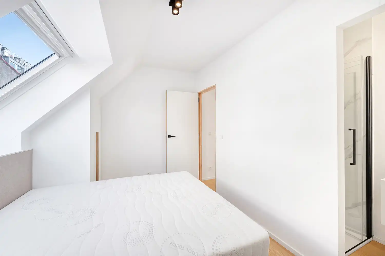Uitzonderlijk duplex appartement met 4 slaapkamers en groot terras net achter de Zeedijk in Duinbergen foto 20