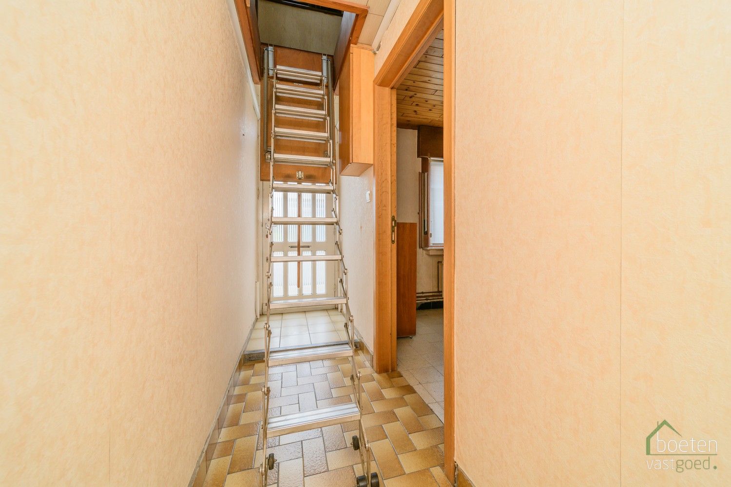 ALVERINGEM: Leuk maar wel op te smukken huisje met heel wat potentieel, 3 slpks waarvan 1 beneden en zonneterras op 179m² grondopp. foto 11
