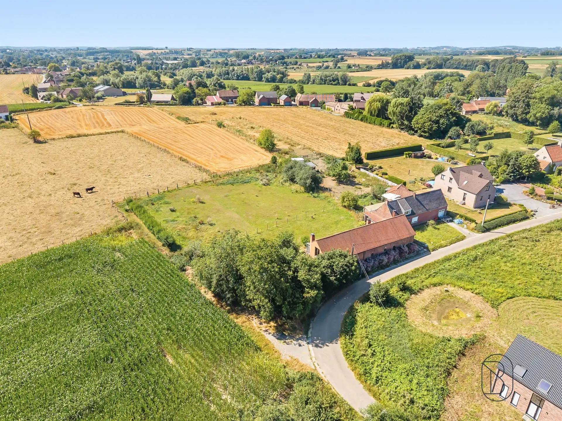 Charmante te renoveren woning op 29 are foto 3