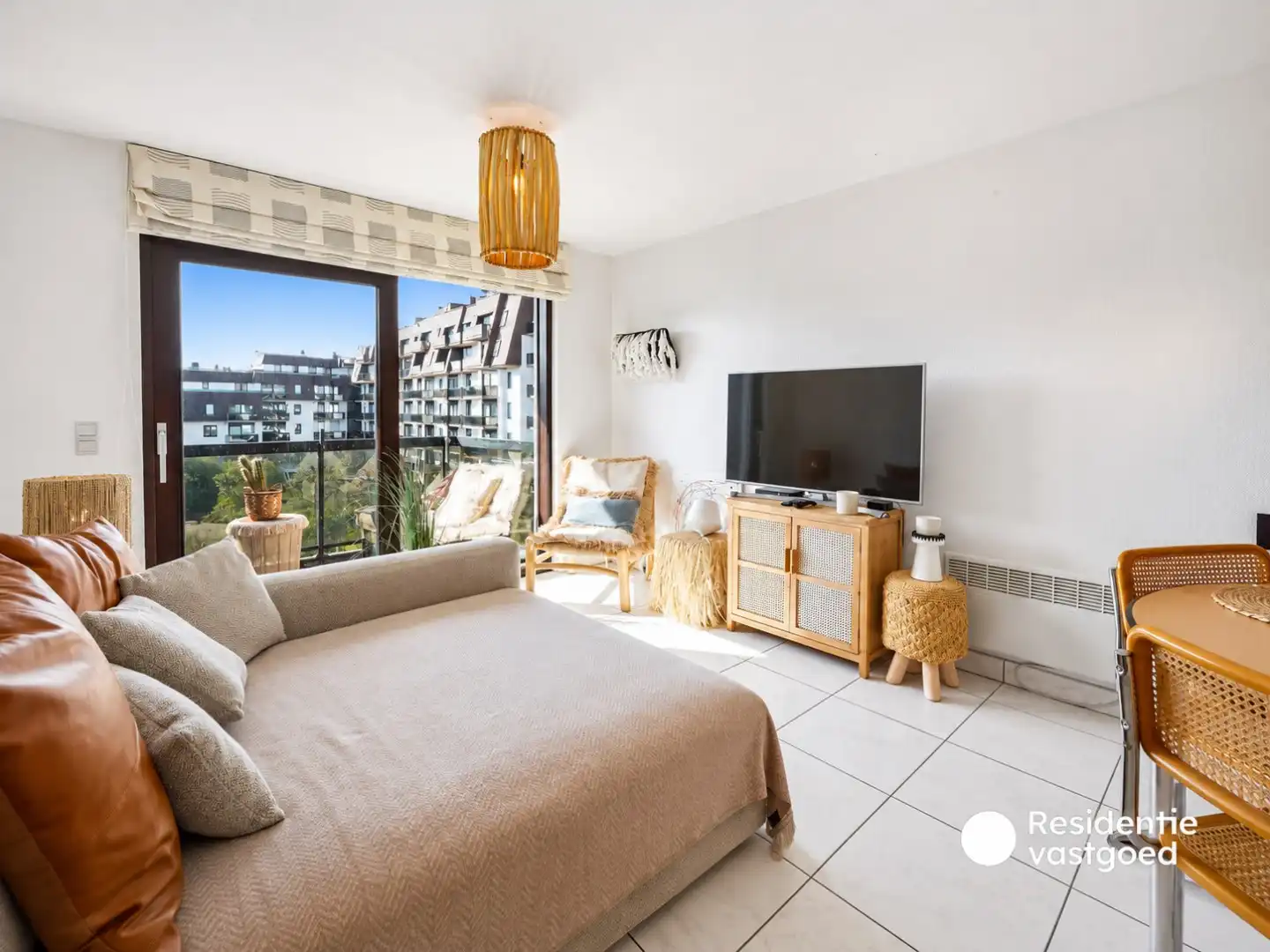Lichtrijk zongerichte studio met slaaphoek, gelegen op 300m van de zee te Koksijde.  foto 18