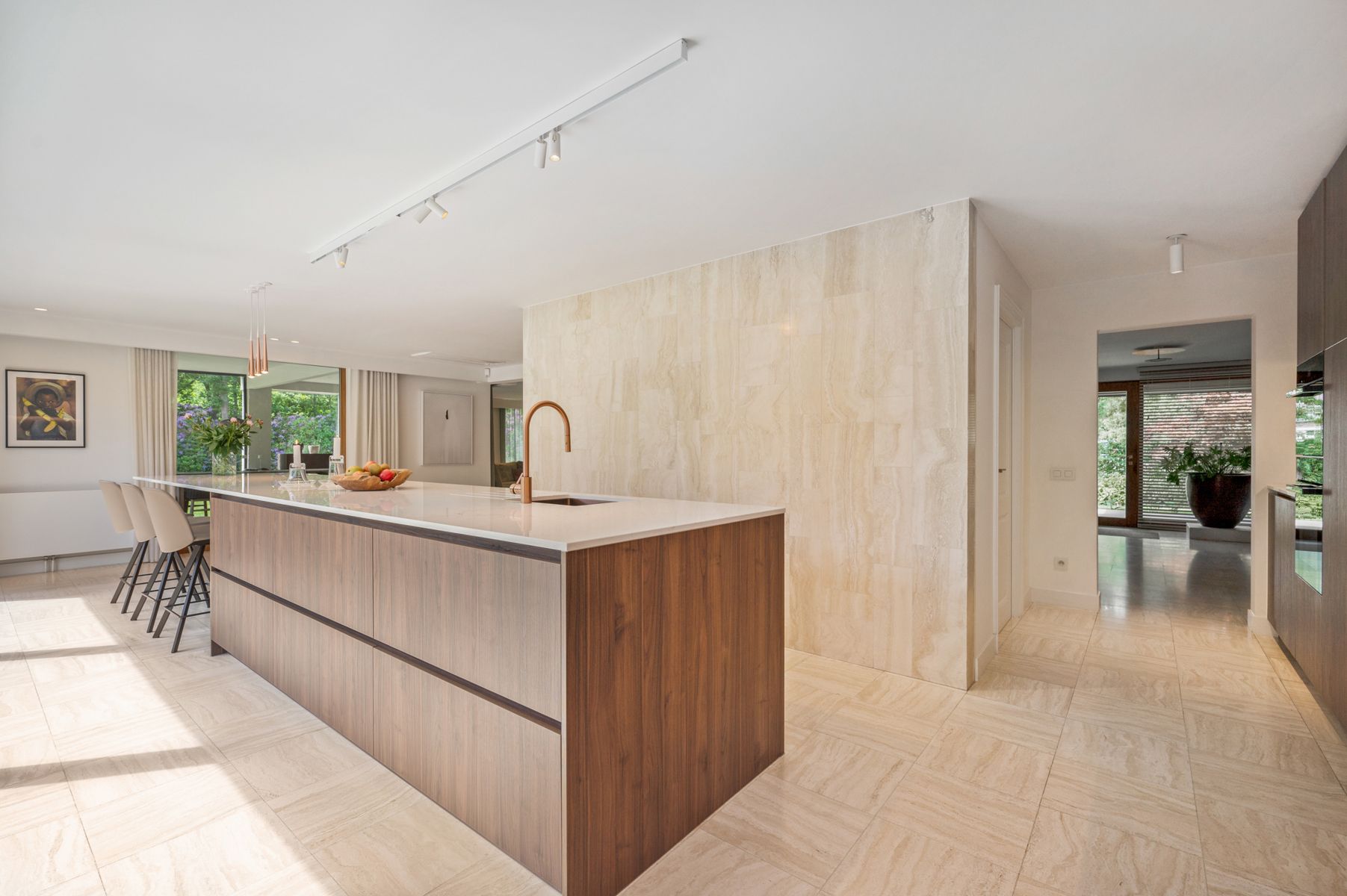 Residentiëel gelegen gelijkvloerse villa op ca. 3.008 m². foto 9
