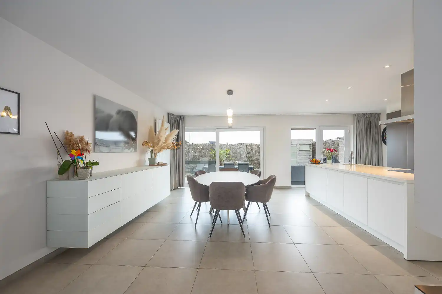 Instapklare halfopen bebouwing in rustige woonwijk te Bredene foto 3