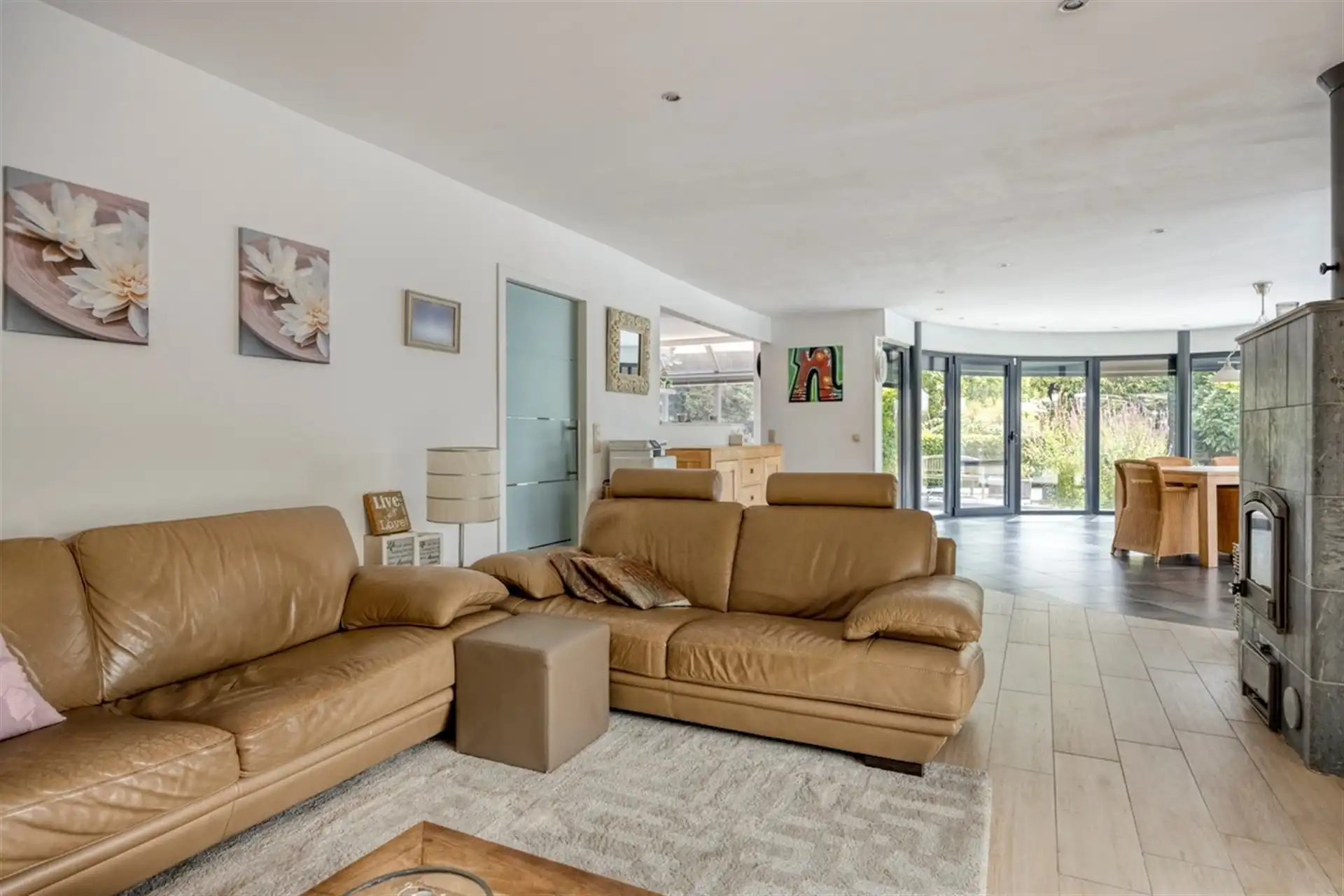 Villa met zwembad in rustige straat foto 4