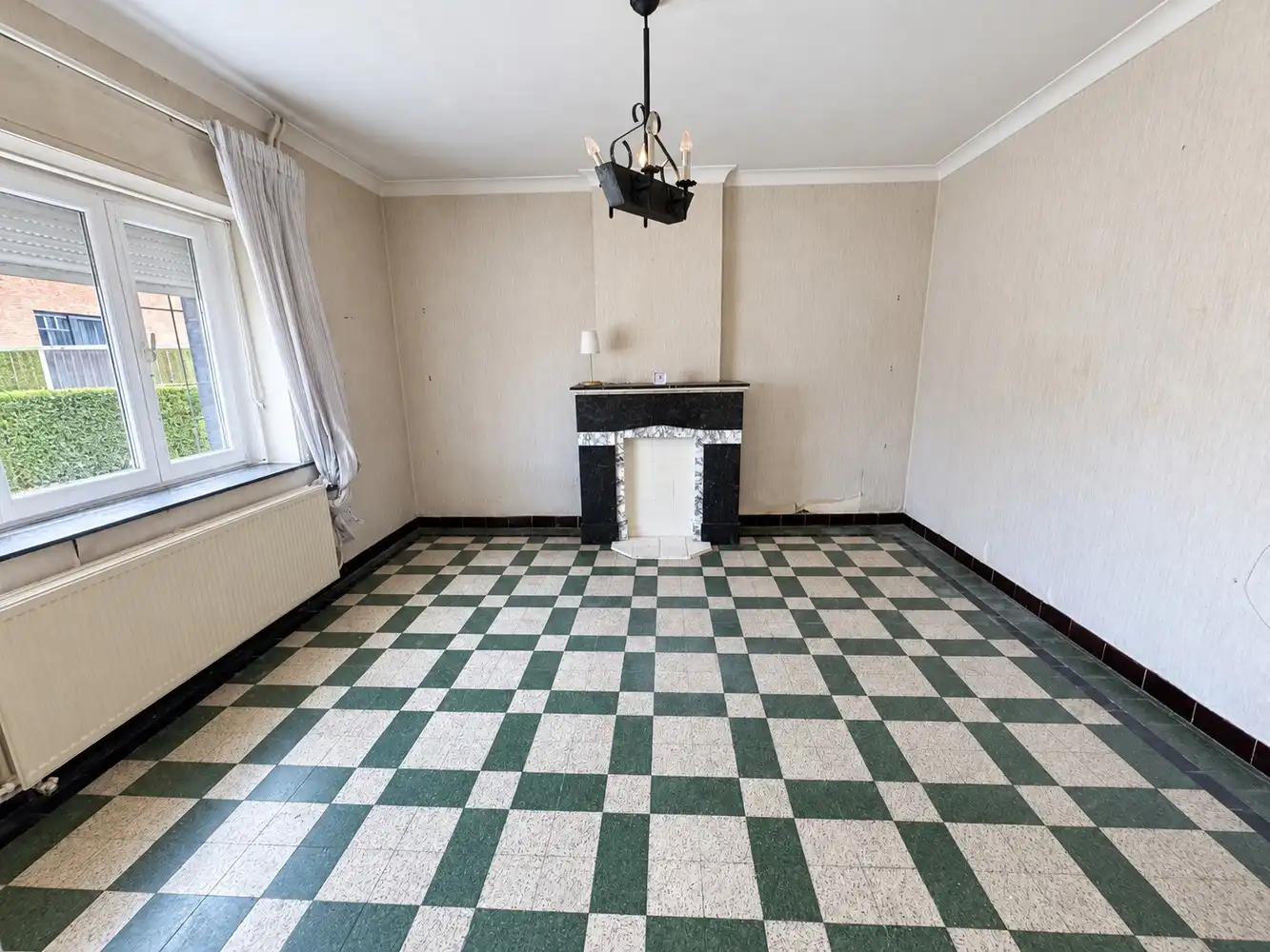 Verrassend ruime woning met vier slaapkamers, extra kamers, garage en eindeloos veel mogelijkheden foto 8