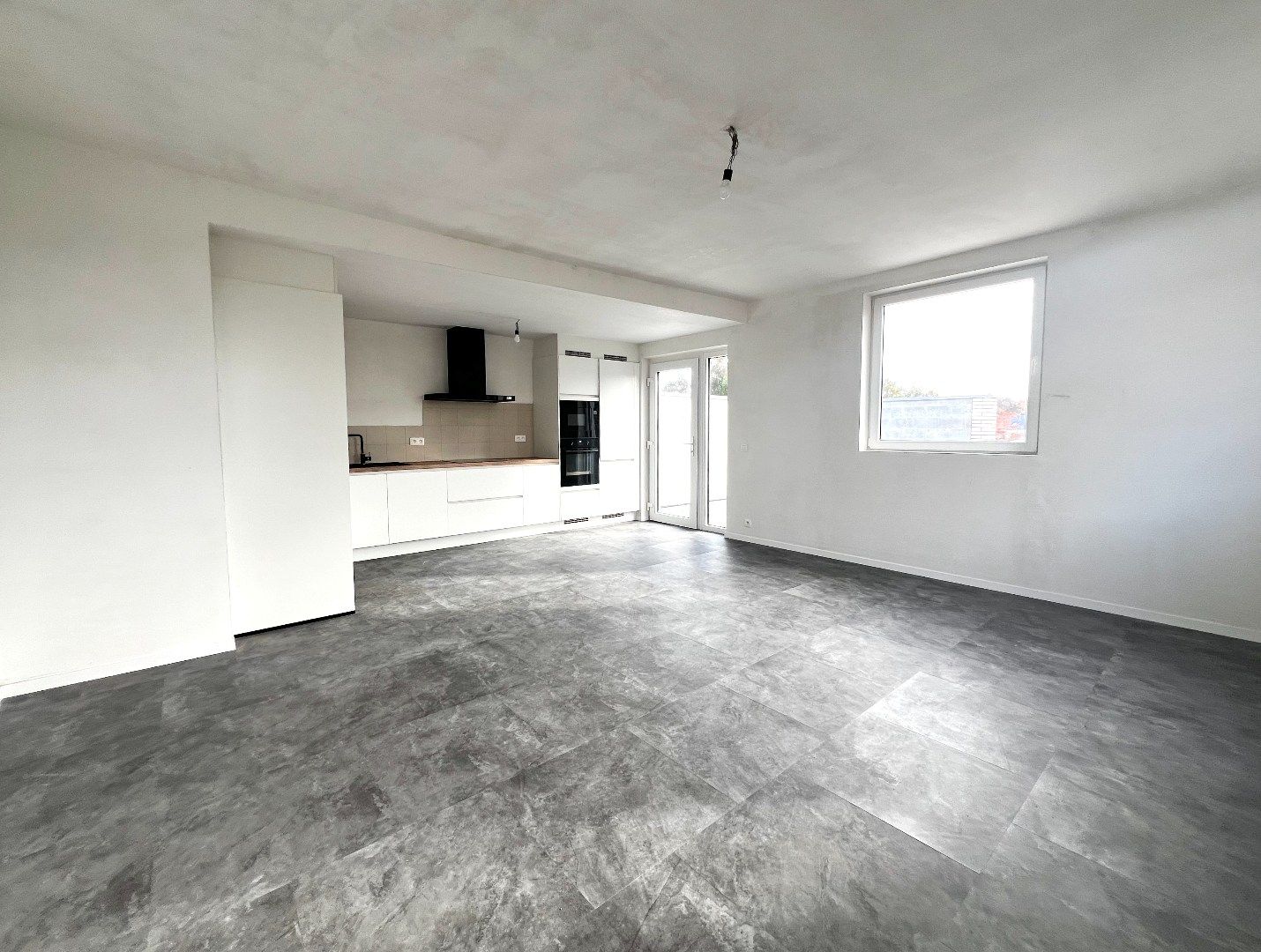 Energiezuinig en instapklaar appartement te huur in hartje Harelbeke! foto 6