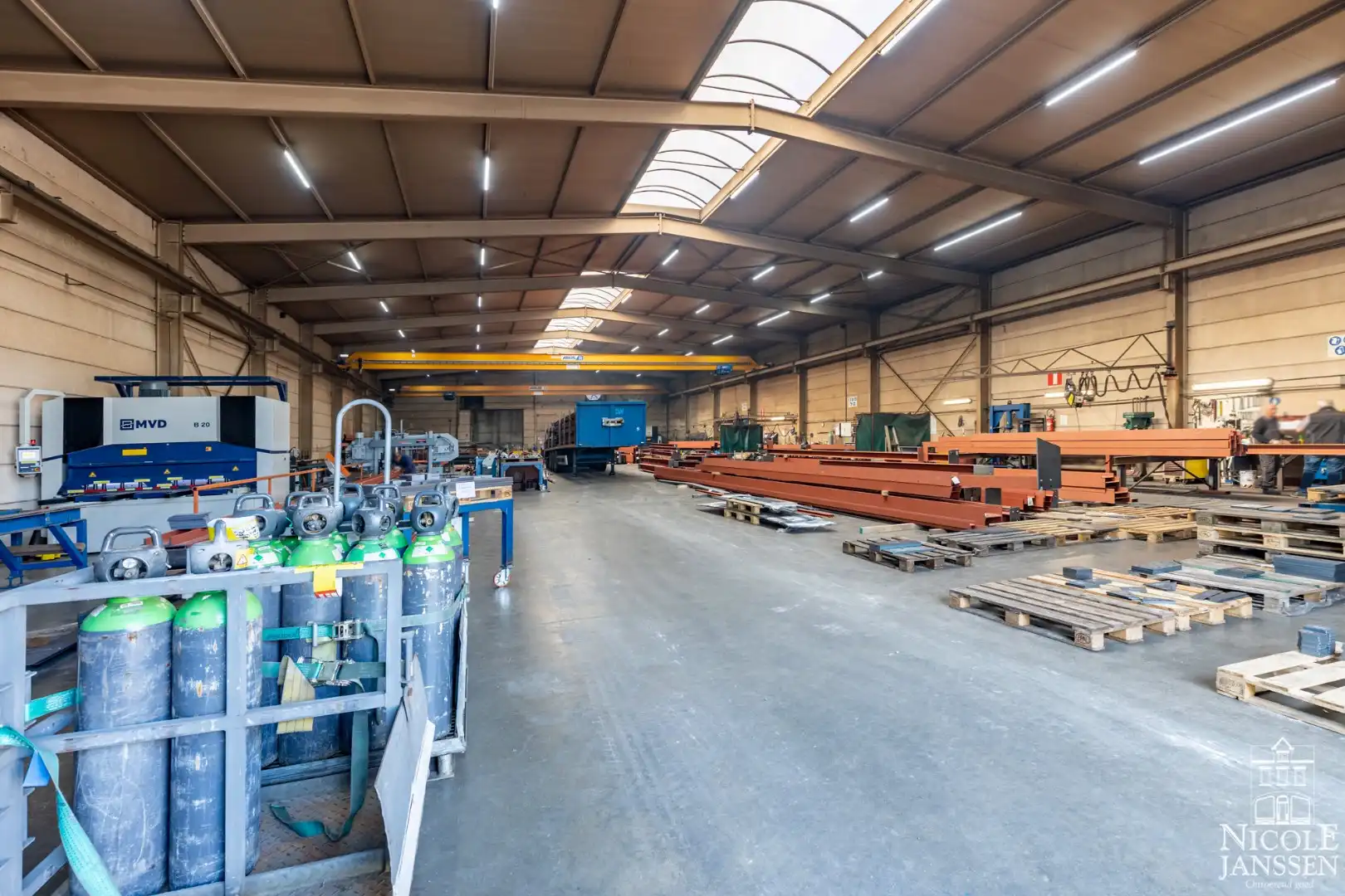 Bedrijfshal met kantoorruimte gelegen op de KMO-zone Kleine Heide. foto 5