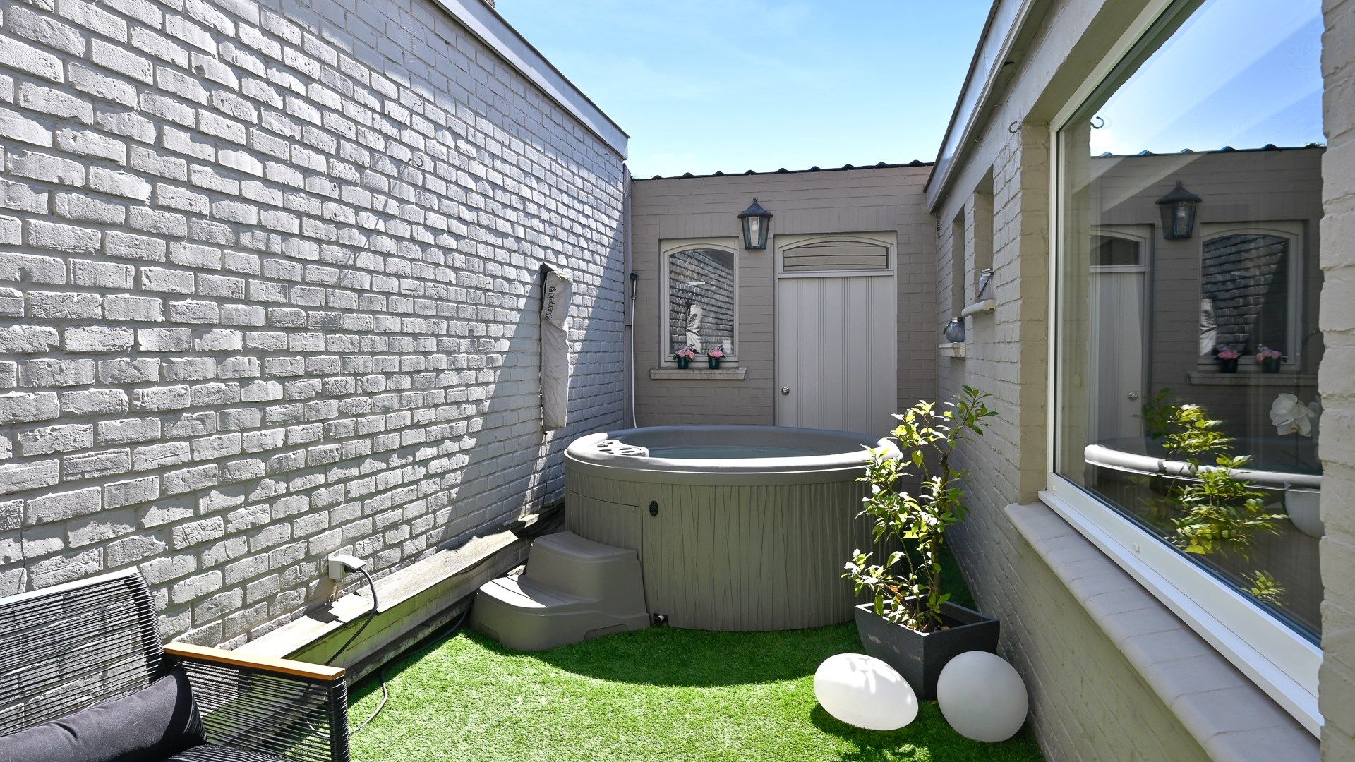 Ruime woning met garage & tuin nabij Knokke-centrum foto 12