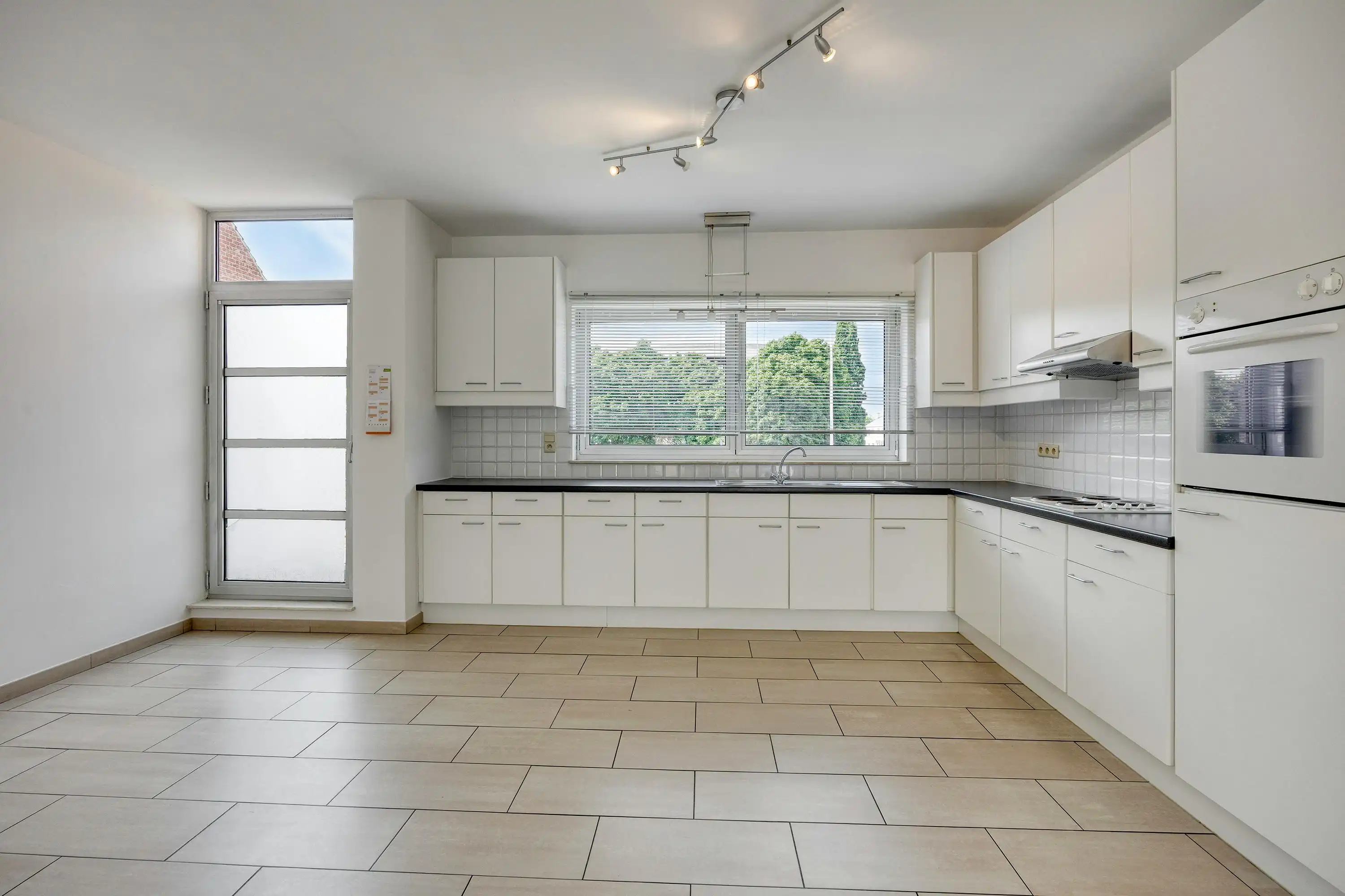 Instapklaar appartement met zuidgericht terras nabij centrum Diepenbeek  foto 3
