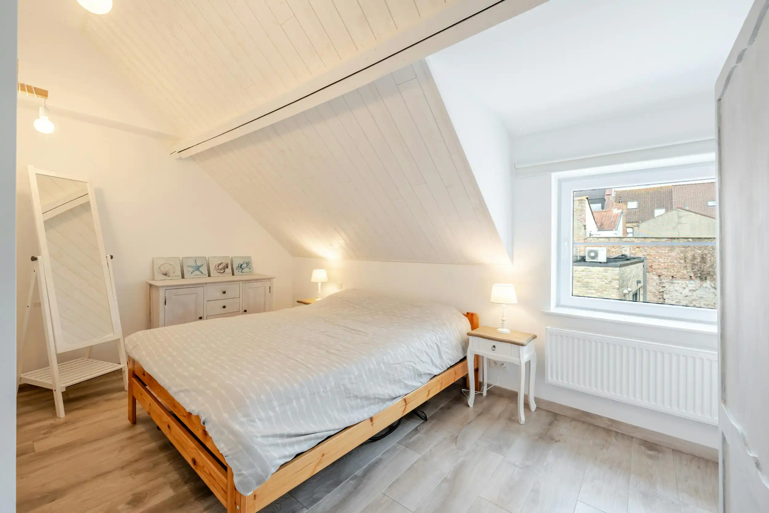 Gerenoveerde woning met stadskoertje te Nieuwpoort foto 11