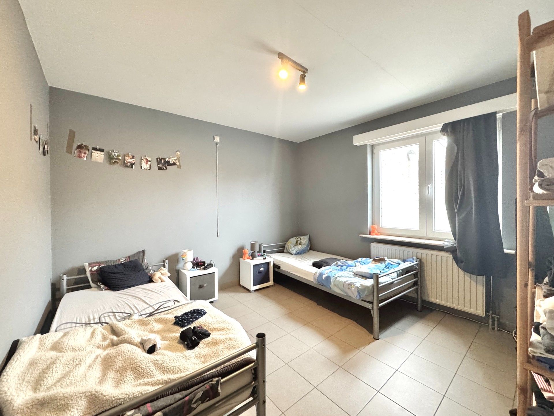 GELIJKVLOERS APPARTEMENT MET 2 SLPKS & GARAGE foto 14