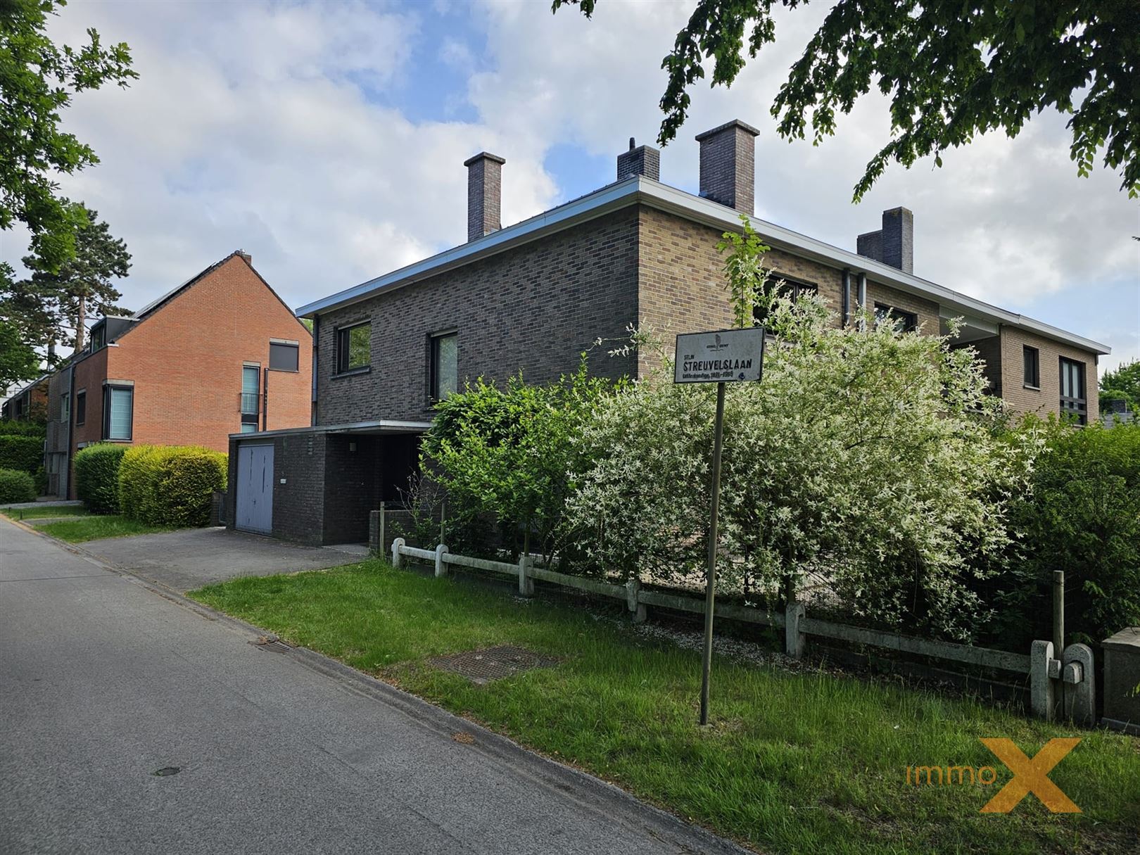 GEZELLIGE SEVENTIES WONING MET GARAGE EN TUINTJE foto 21