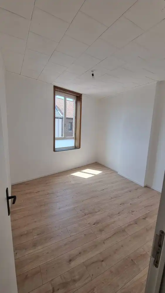 Lichtrijke hoekwoning in hartje Sint-Truiden foto 14