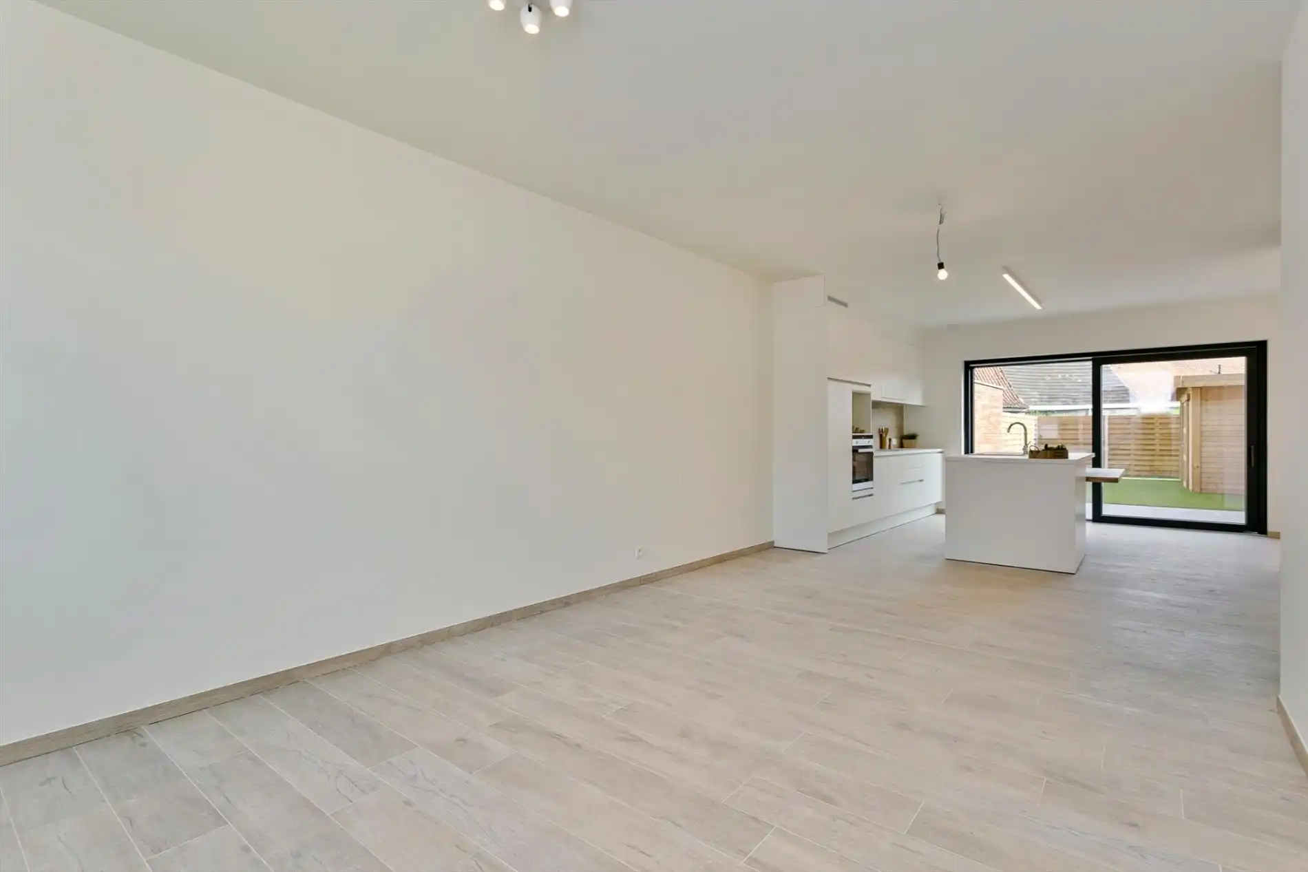 Nieuwbouwwoning met 4 slaapkamers en 2 badkamers! foto 4