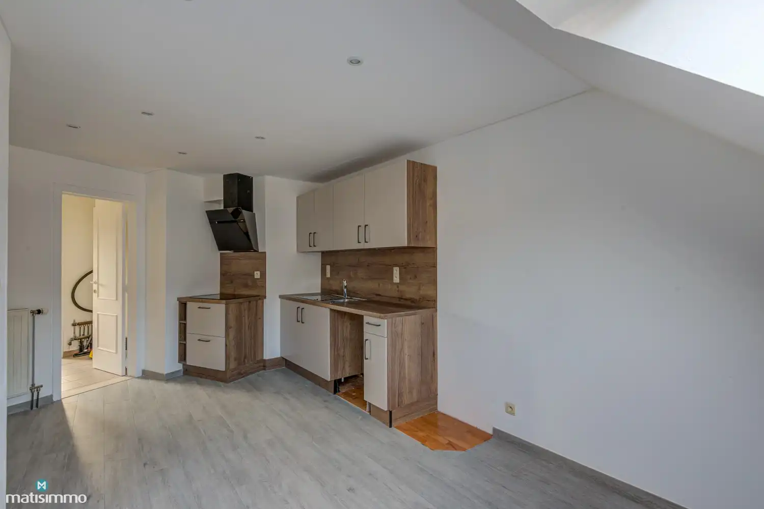 INSTAPKLAAR APPARTEMENT MET GARAGE AAN DE STADSRAND VAN TONGEREN foto 6