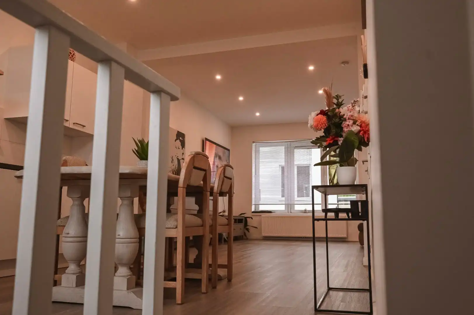 RUIM LICHTRIJK DUPLEX APPARTEMENT MET TERRAS NABIJ CENTRUM  foto 3