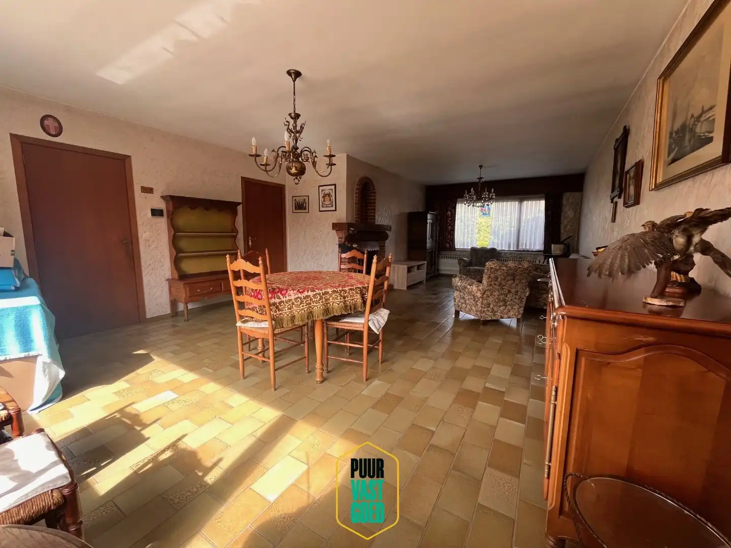 Bijzonder ruim halfopen huis op 5 are grond met toffe zonnige tuin + garage  foto 8