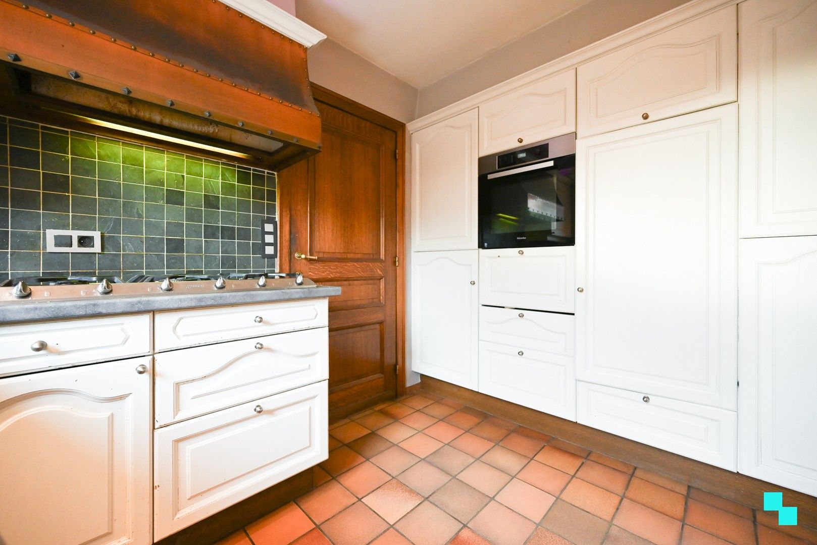 Uitzonderlijke eigendom bestaande uit een gezinswoning & afzonderlijk (kantoor)gebouw te Izegem foto 11