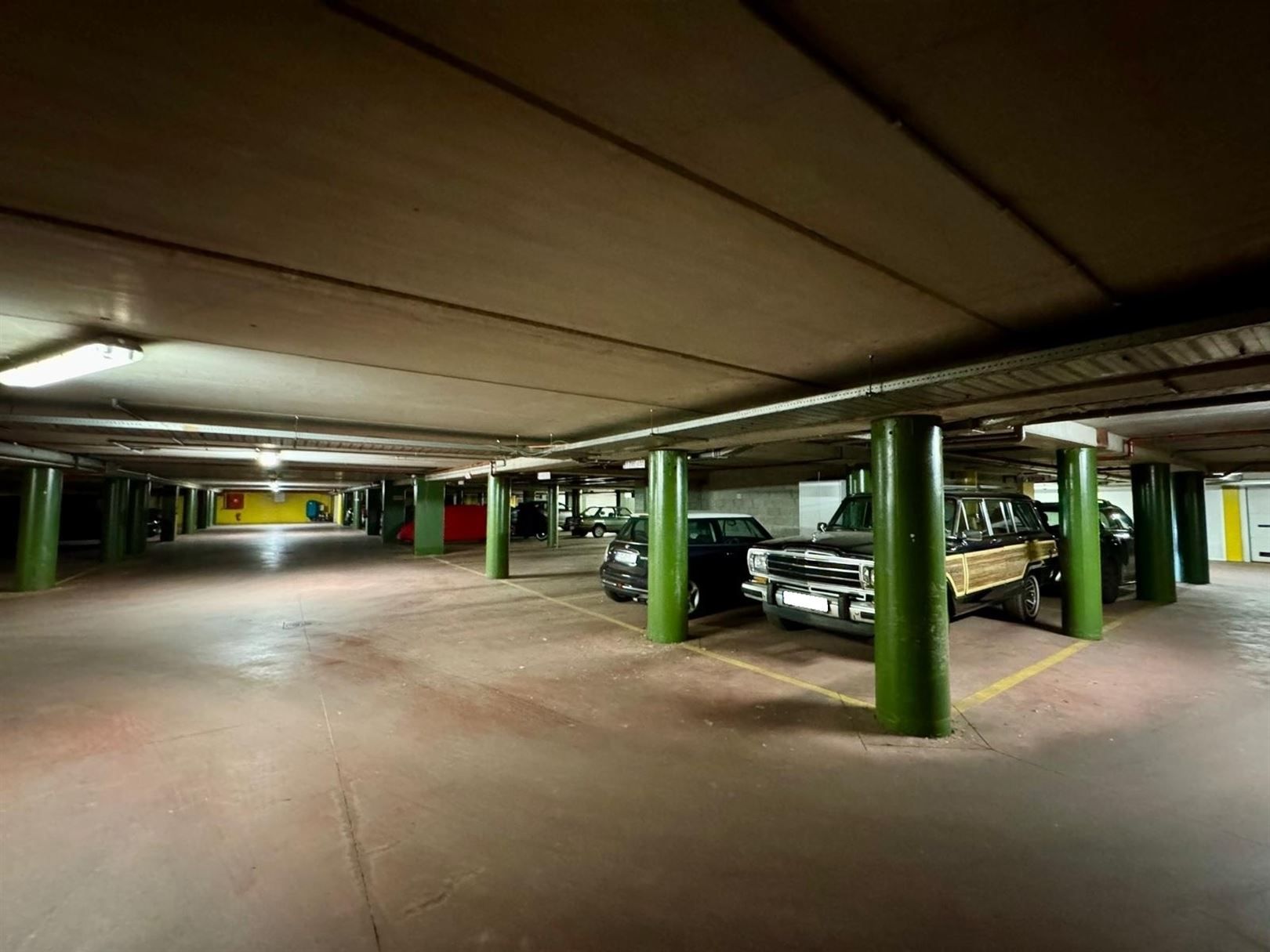 Parkeerplaats in ondergrondse parking centrum Brasschaat. foto 4