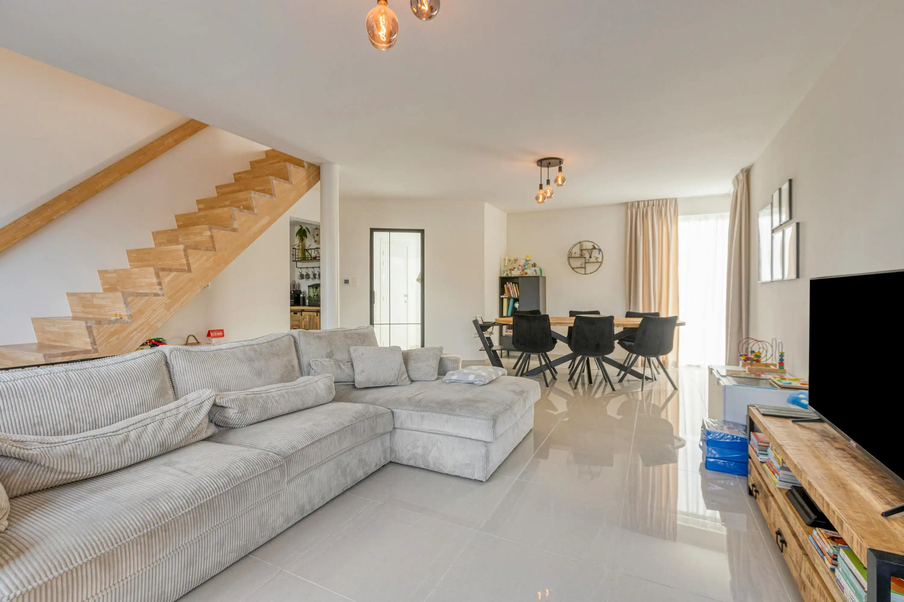 Instapklare gezinswoning met 4 slaapkamers te Kuringen foto 8
