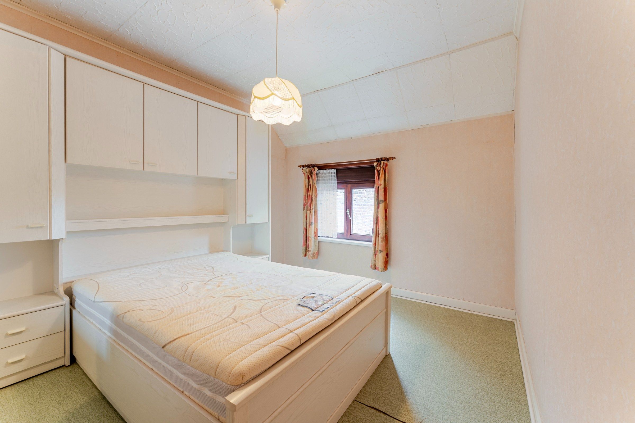 INSTAPKLARE WONING MET UITWEG EN GARAGE foto 6