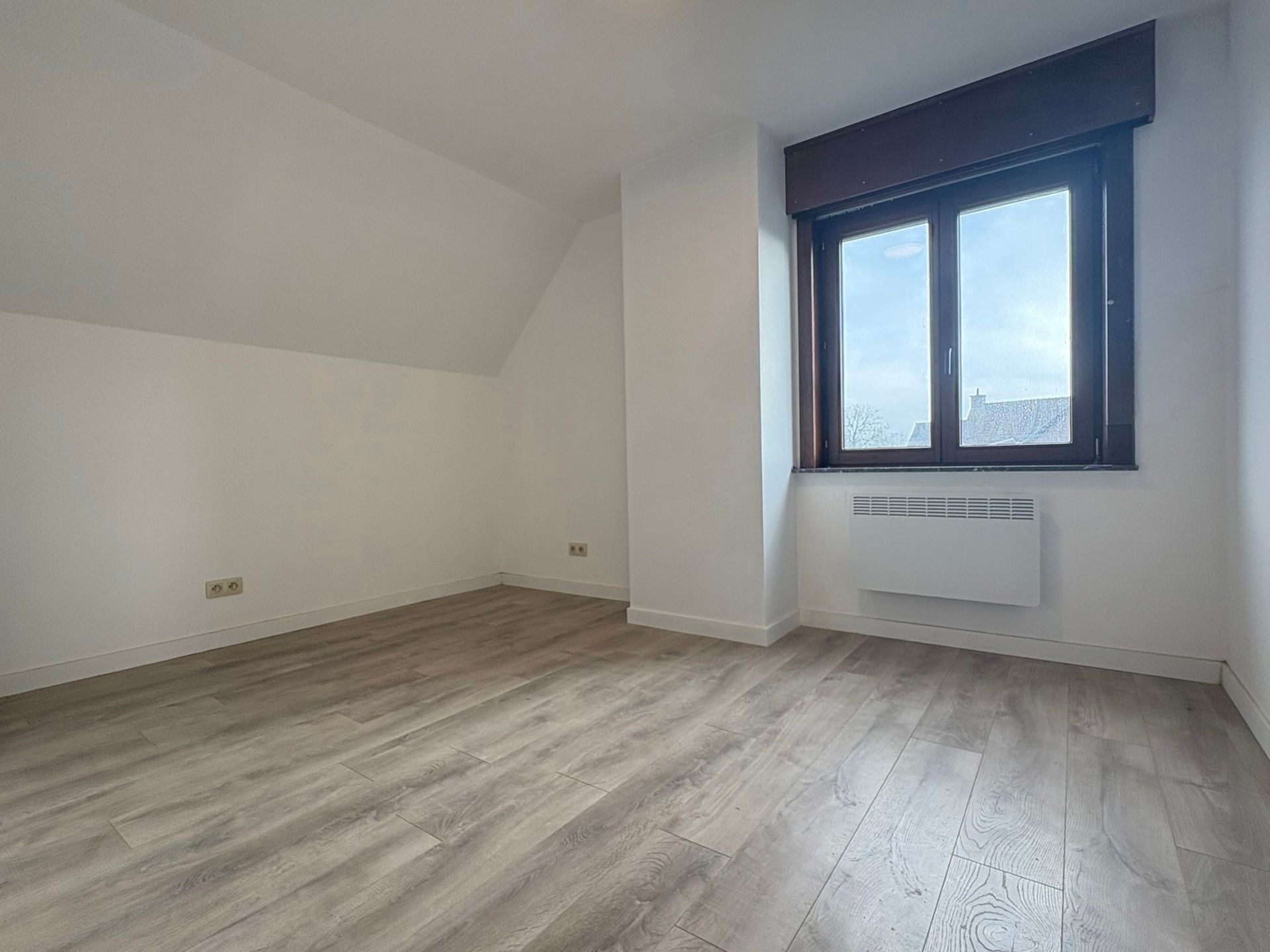 Volledig gerenoveerde gezinswoning met tuin en carport  foto 9