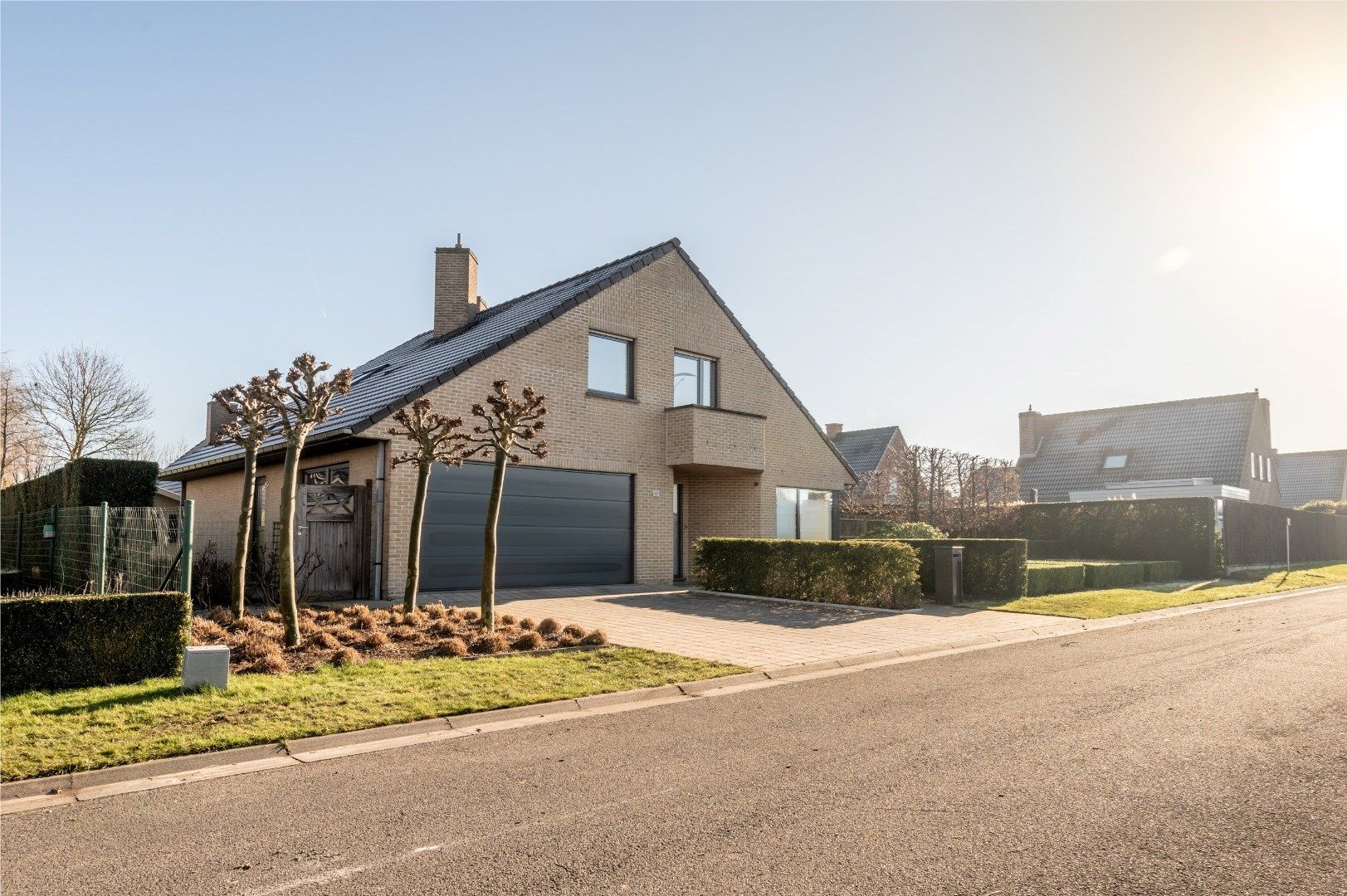 Instapklare woning met inpandige garage, 4 slk + bureau en zonnige ligging. foto 6
