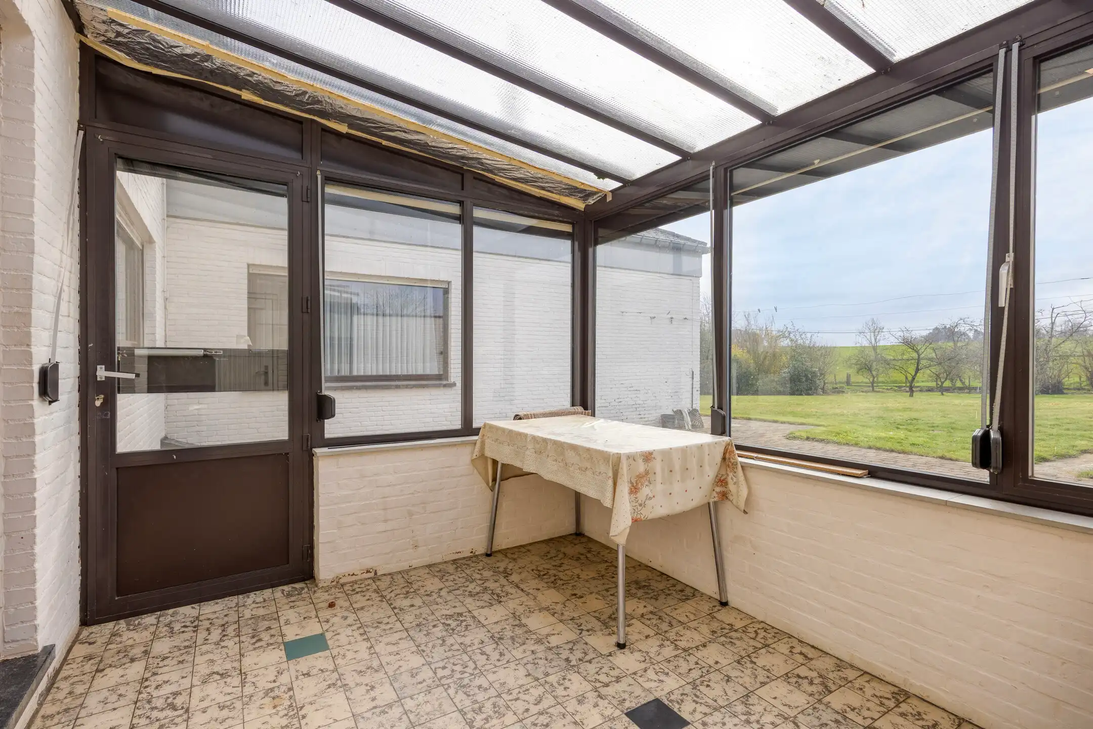 Ruime woonst met praktijkruimte op een perceel van 24 are foto 13