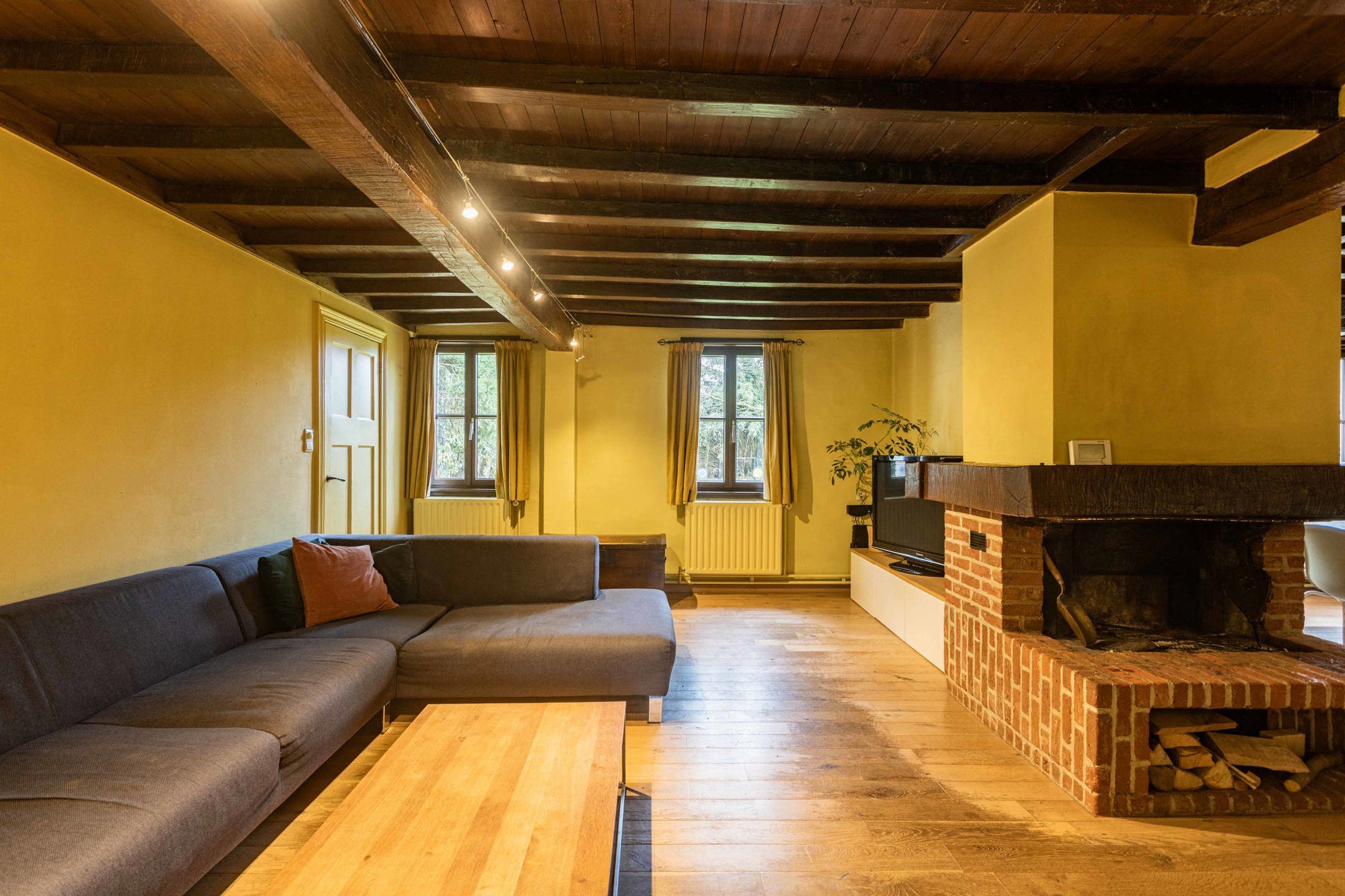 Charmante deels te renoveren alleenstaande woning  foto 11