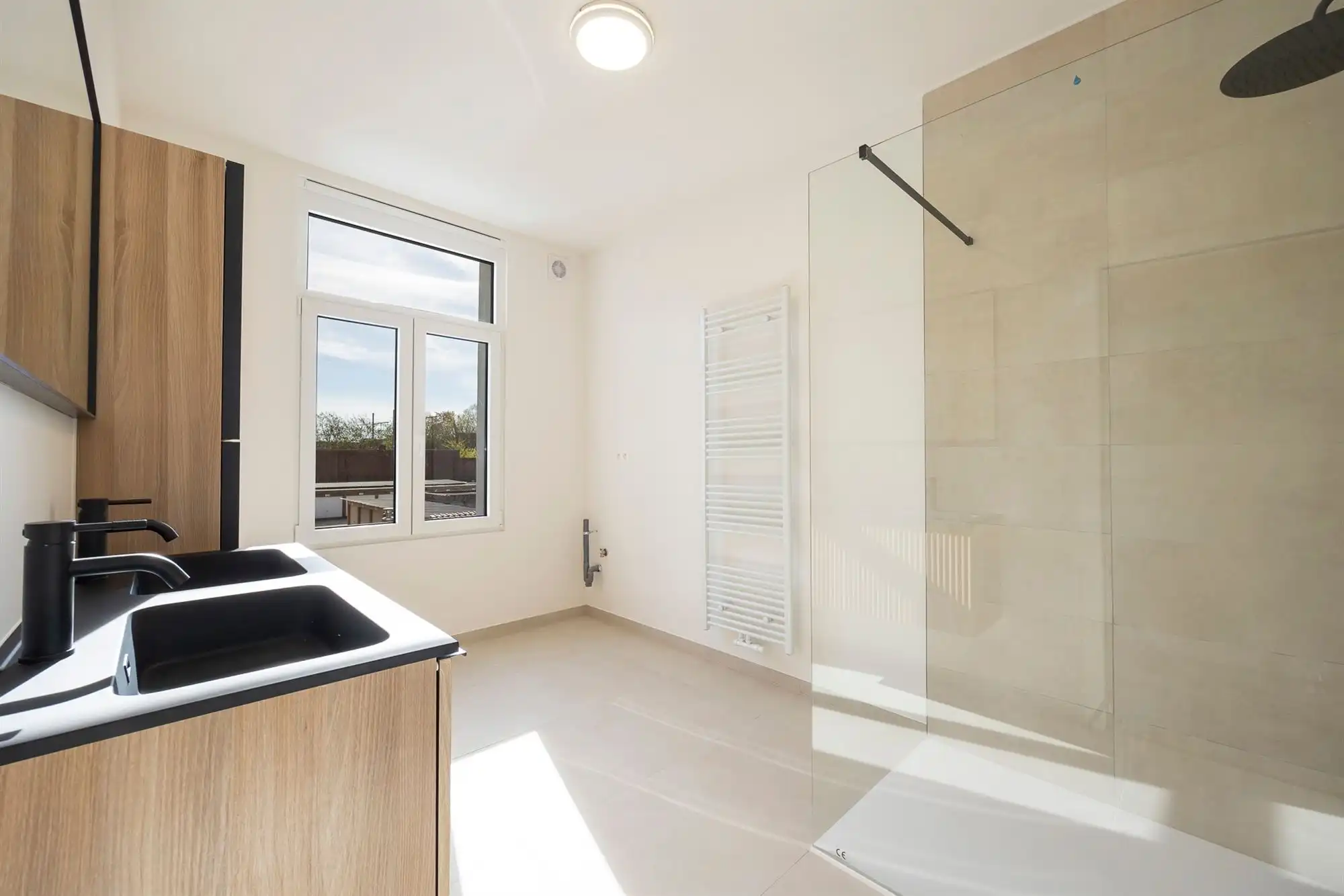 Volledig gerenoveerde woning met tuin in Mechelen foto 14