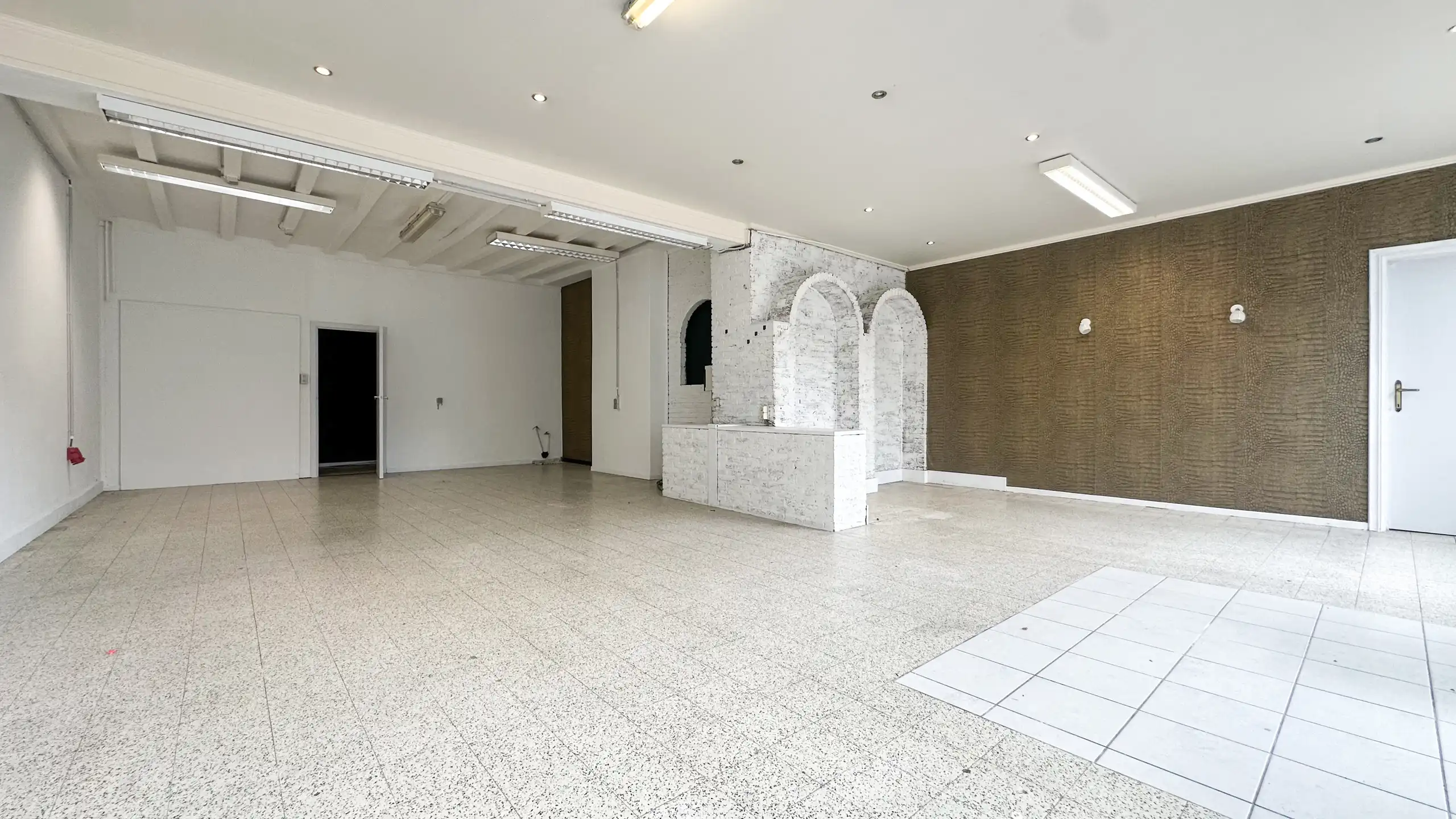 300m opslagruimte of kantoor, keuze achter of voorkant! foto 11