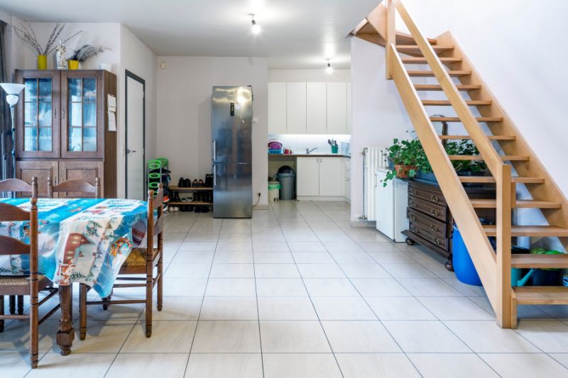 Roeselare, Instapklaar duplexwoning te koop in een gezellig woonerf met 2 slaapkamer, betaalbaar wonen ! foto {{pictureIndex}}