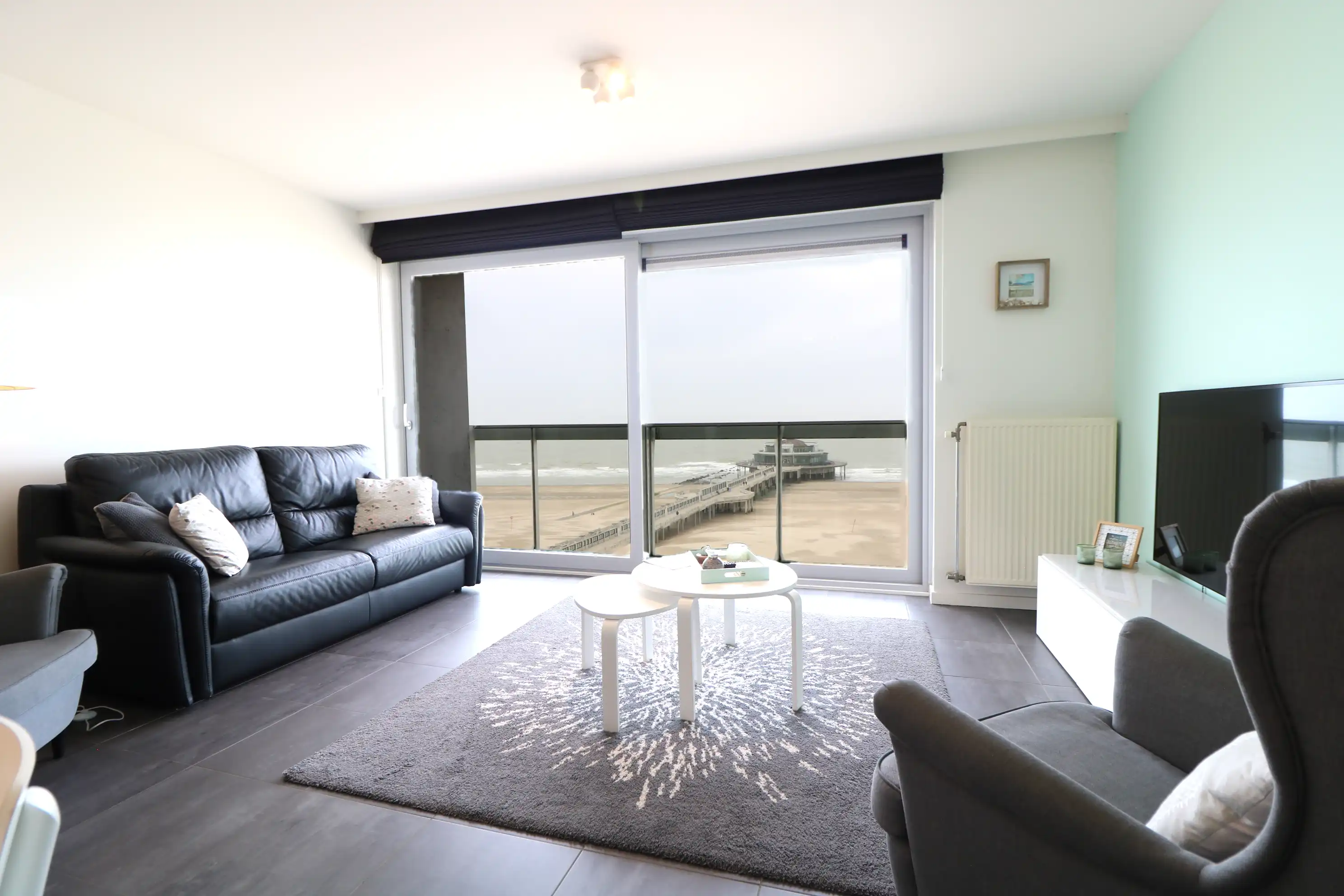 Recent en ruim appartement (94m²) met 3 slaapkamers en fenomenaal zeezicht. foto {{pictureIndex}}