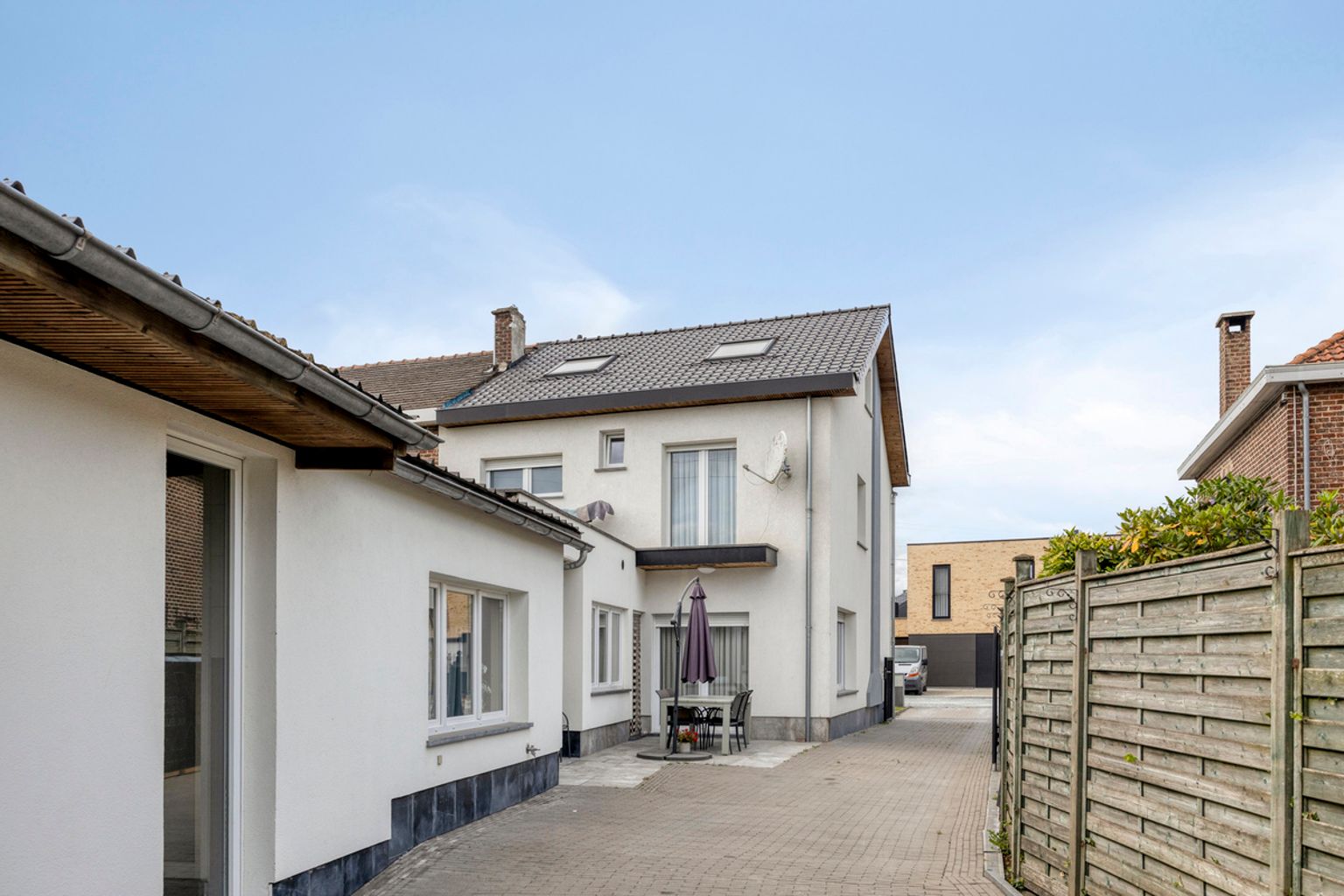 Ruime en gerenoveerde 3-gevelwoning met 4 slaapkamers foto 22