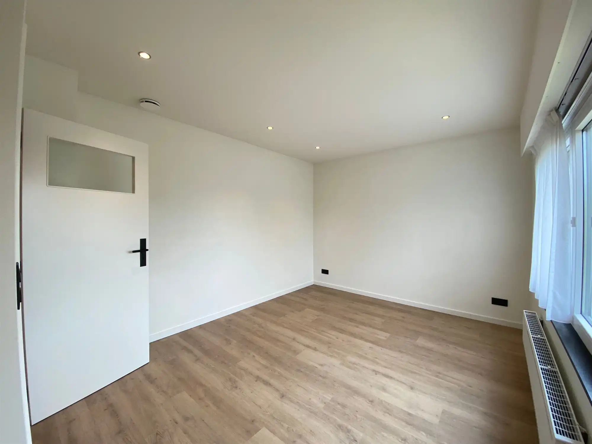 prachtig gerenoveerde woonst met 5 slaapkamers en 2 garages foto 27