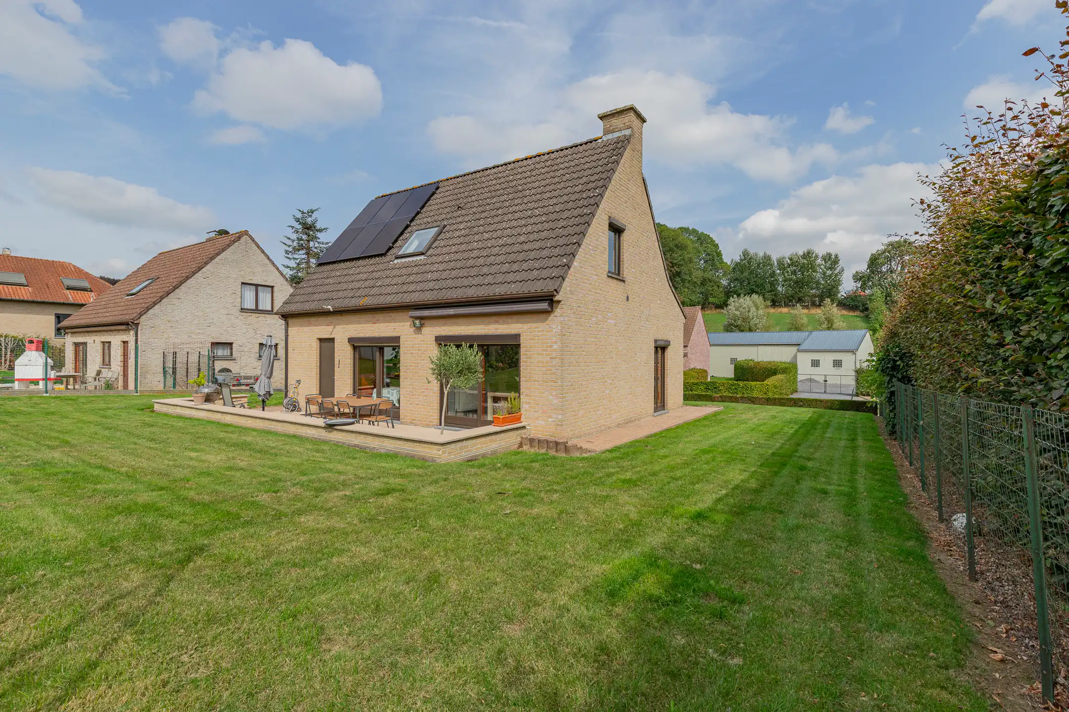 RONSE - Instapklare woning met  3 slpks en mooie tuin foto 2