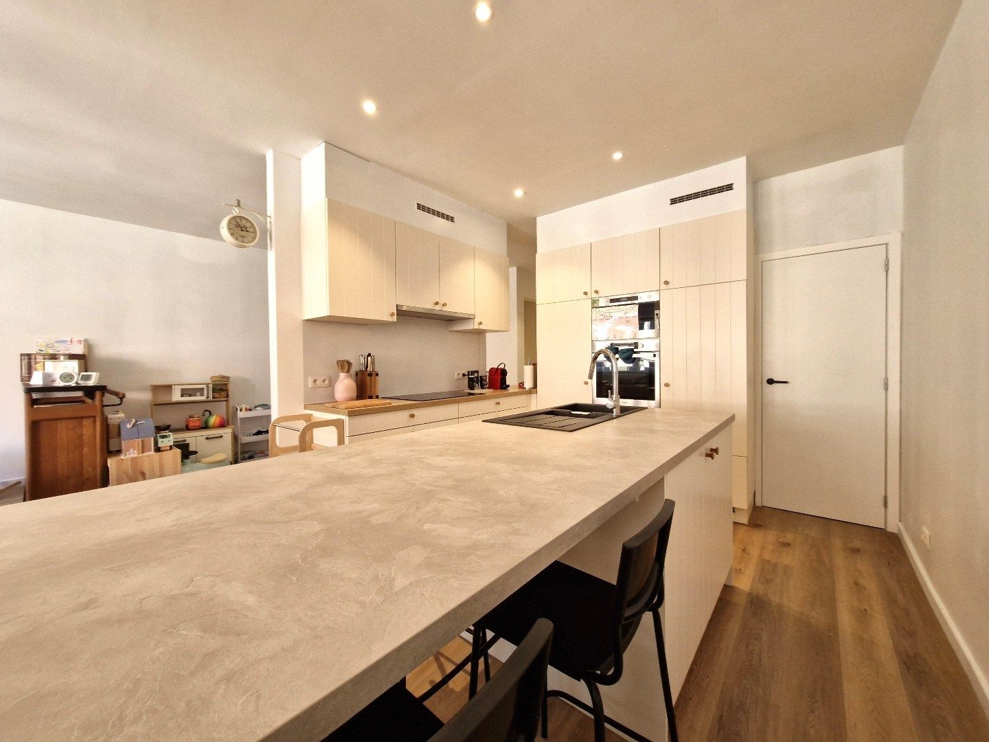 Zeer groot (129 m²), volledig gerenoveerd duplexappartement te Westkapelle foto 4