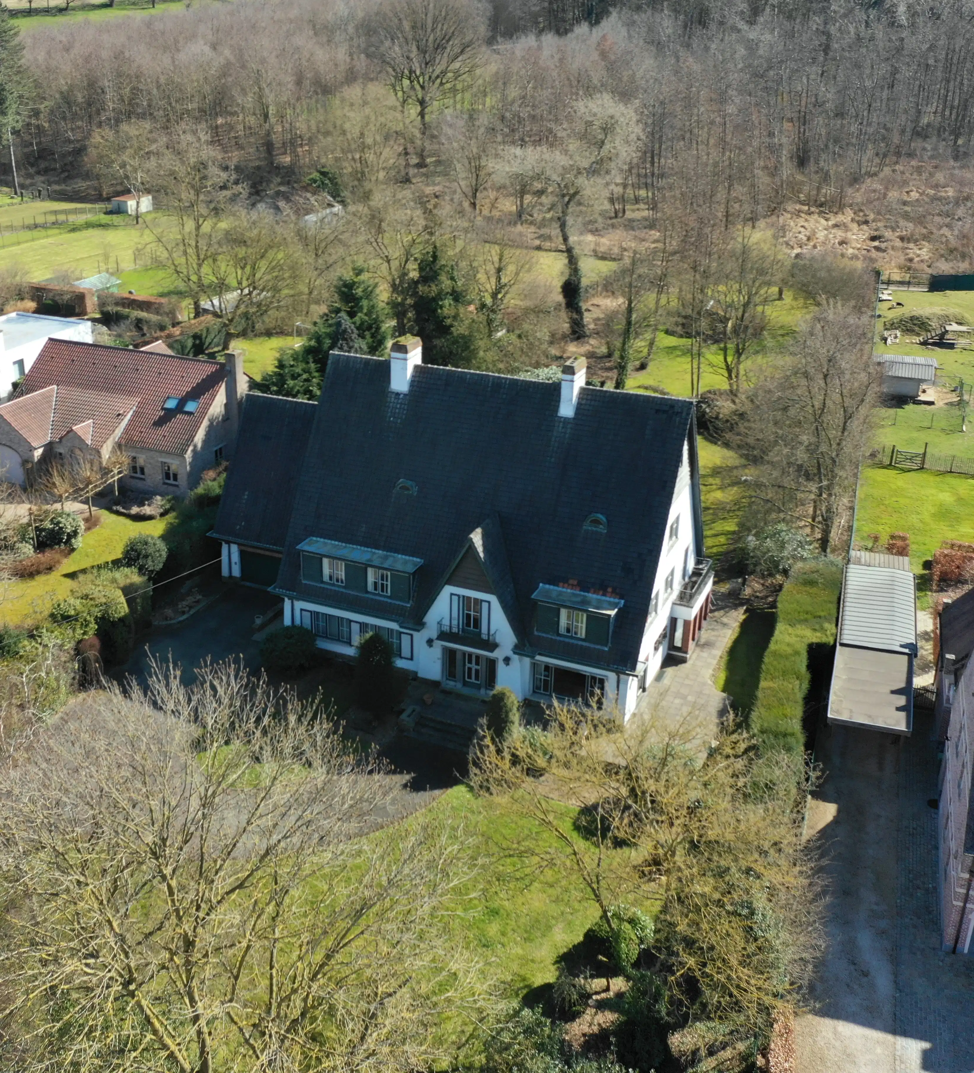 Uniek landhuis op een terrein van 3870m² met aangelegde zuidgerichte tuin en garage!  foto 8
