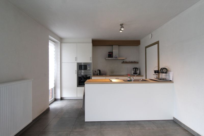 Halfopen nieuwbouwwoning met garage foto 5