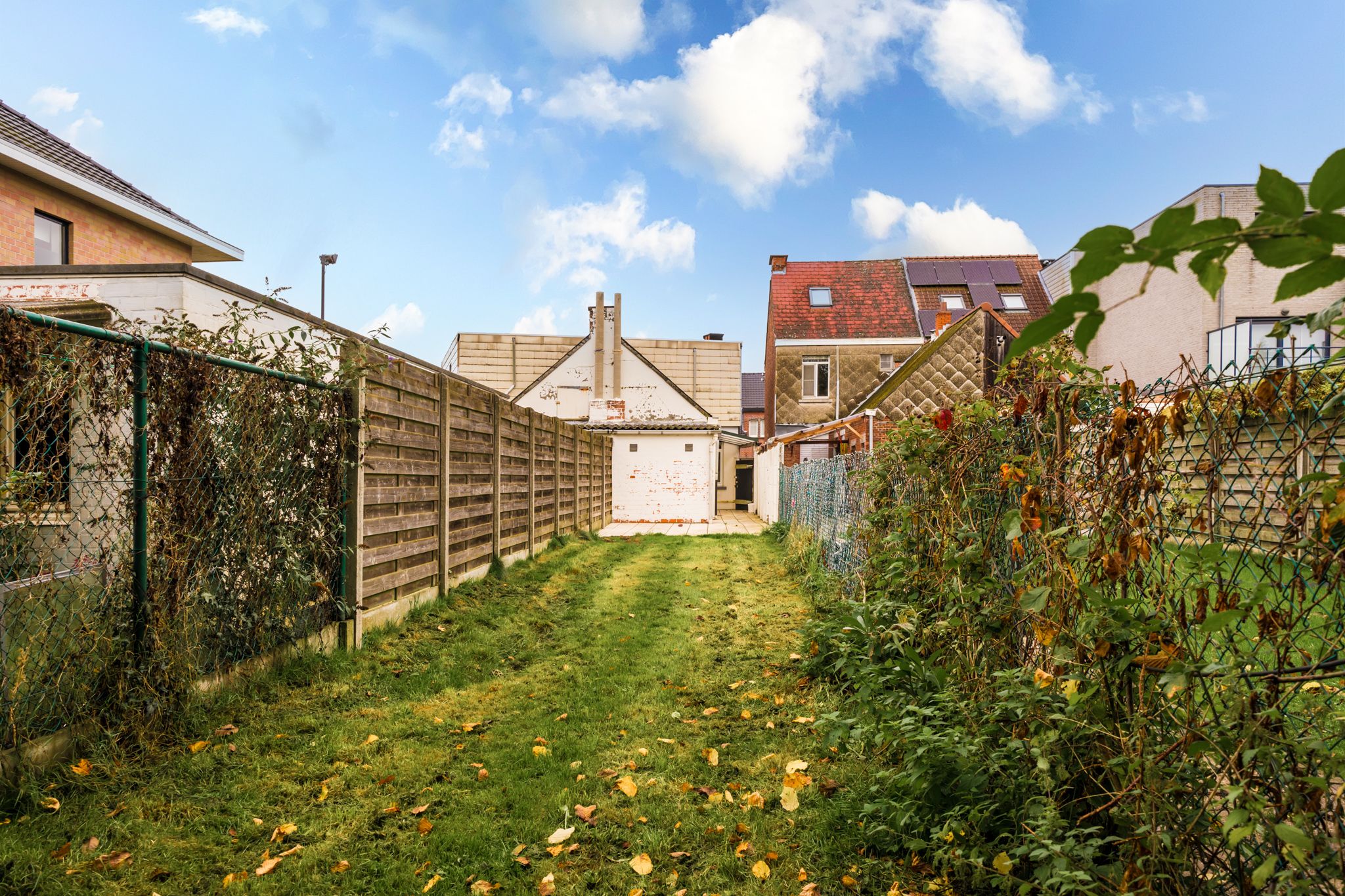 TE RENOVEREN WONING MET 2 SLP, TUIN EN AUTOSTAANPLAATS foto 16