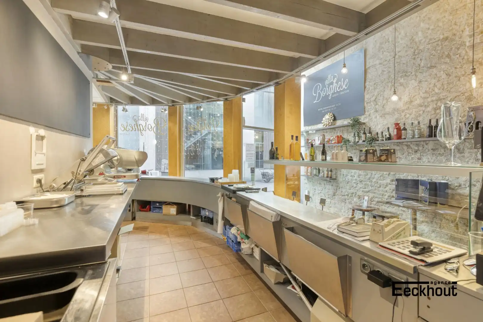 Commercieel pand met woonst op topligging in centrum Oostende! foto 6