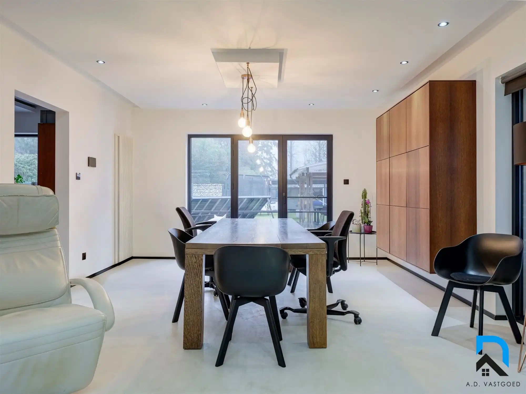 Ruime woning met prachtige tuin foto 10