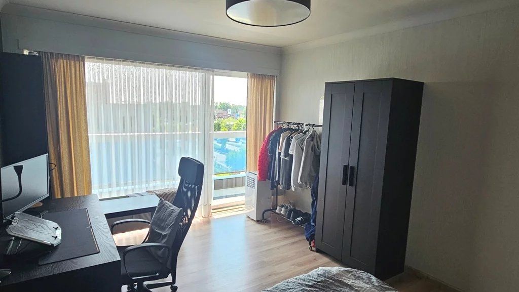 Instapklaar appartement met 2 + 1 slaapkamers en parkeerplaats voor de deur. foto 6