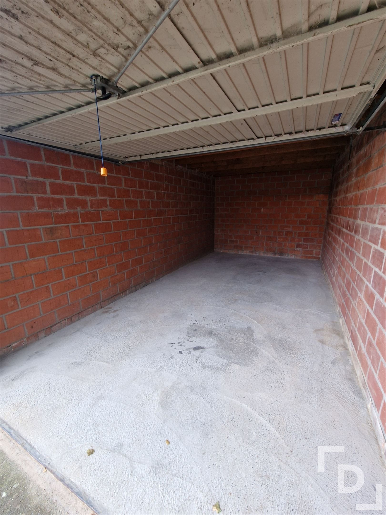 Garagebox te huur op centrale locatie te Ieper foto 4