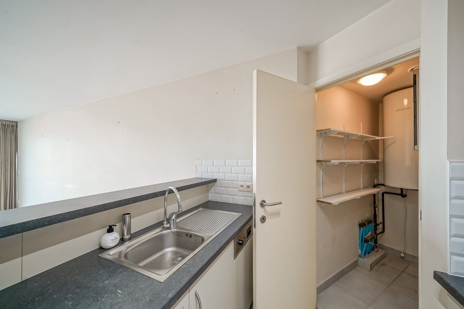 Instapklaar 2-slaapkamerappartement met zeezicht te Oostende foto 9